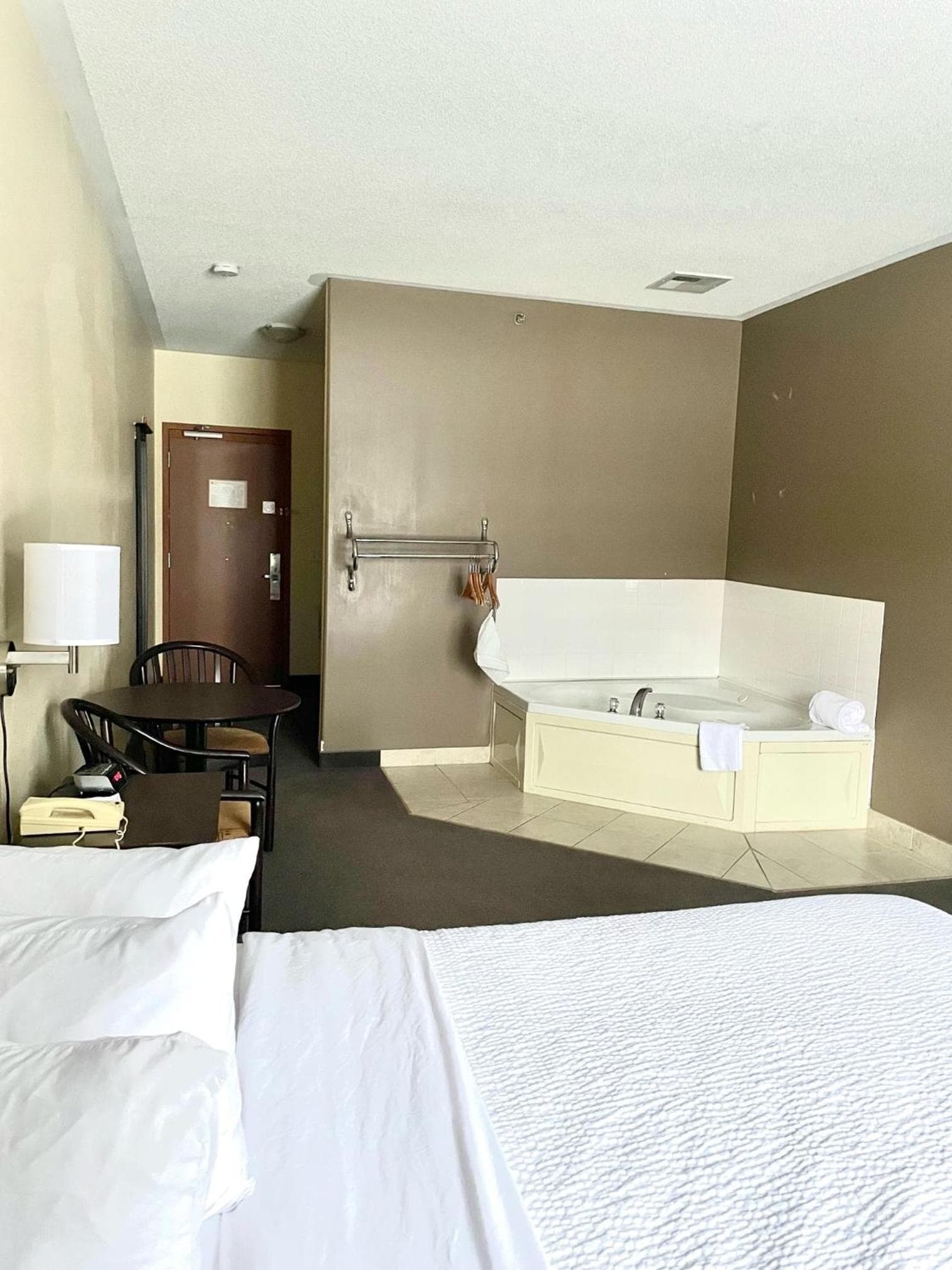 Super 8 by Wyndham Barrie South