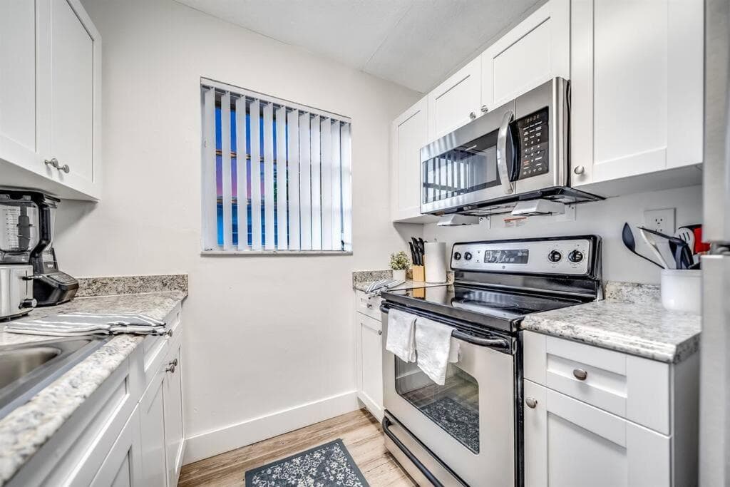 Stylish - Water View Condo - Palm Wave Says