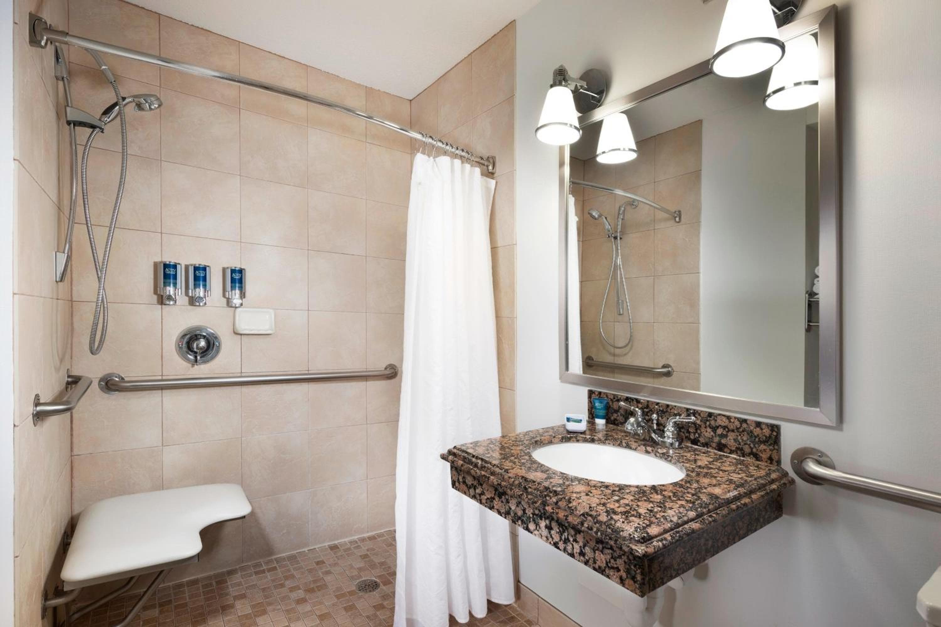 Four Points by Sheraton Kansas City Airport