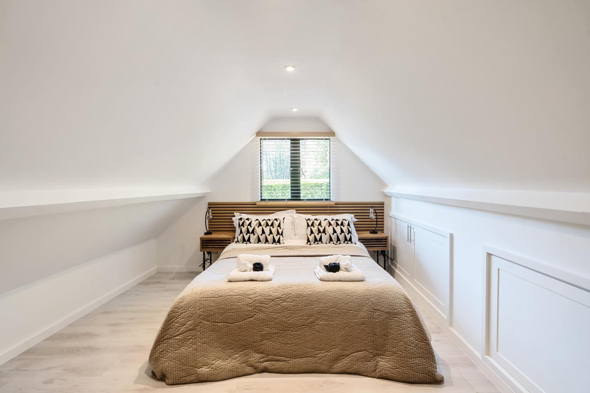 Beautiful Barn with Air Con Private Sauna, King Bed, EV Charger