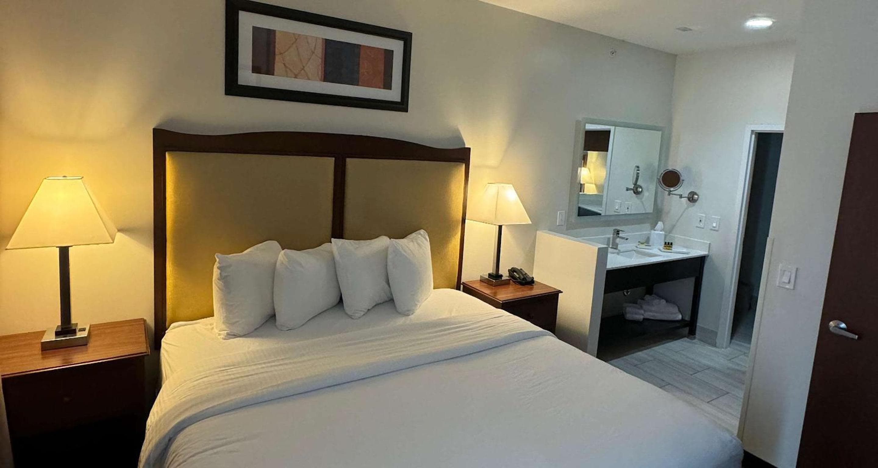 Best Western PLUS Hannaford Inn & Suites