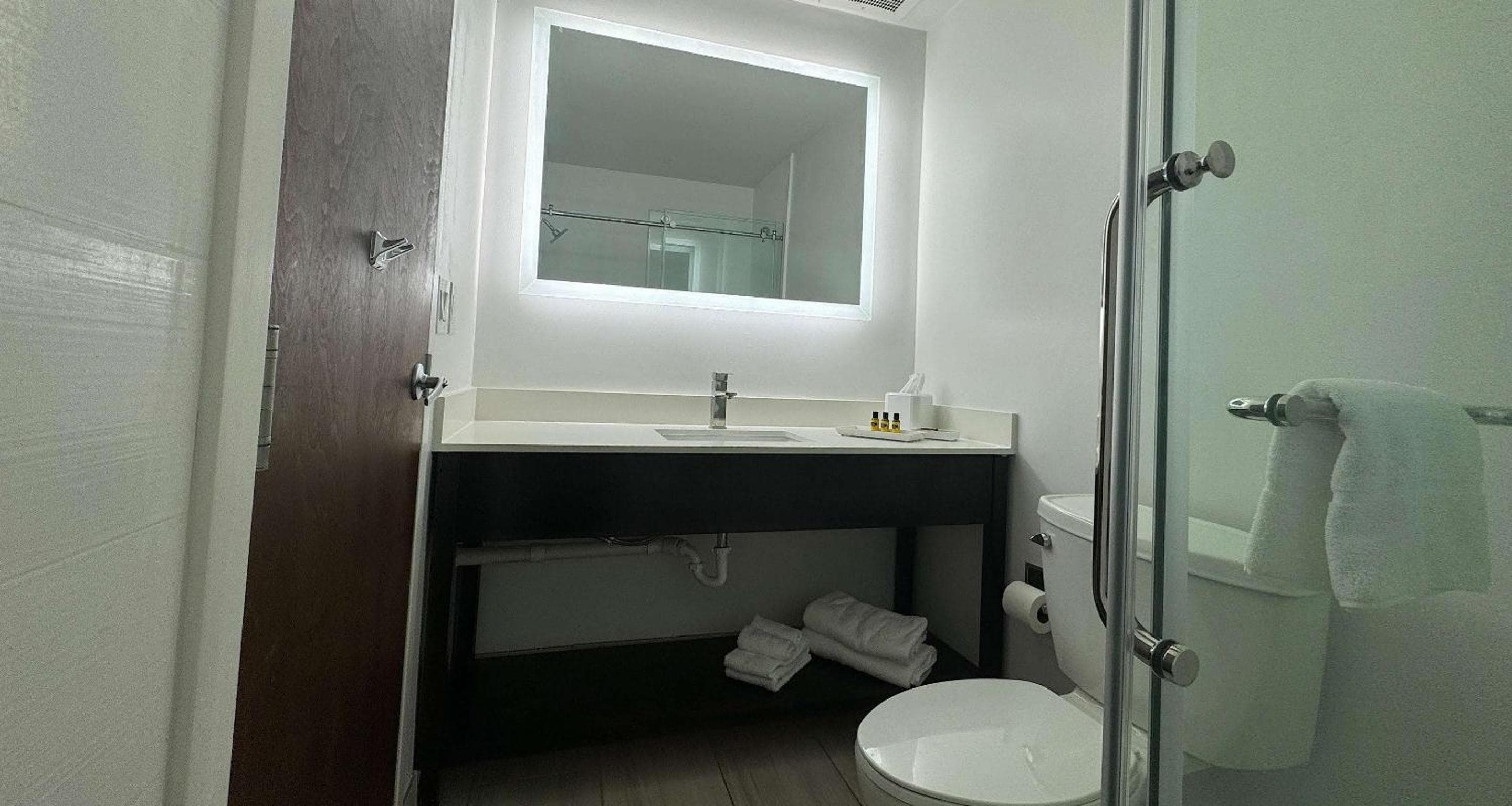 Best Western PLUS Hannaford Inn & Suites