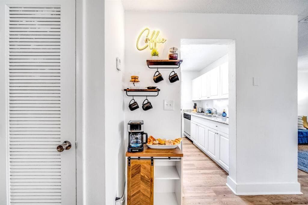 Adorable Condo in Peaceful Area - Palm Wave Says