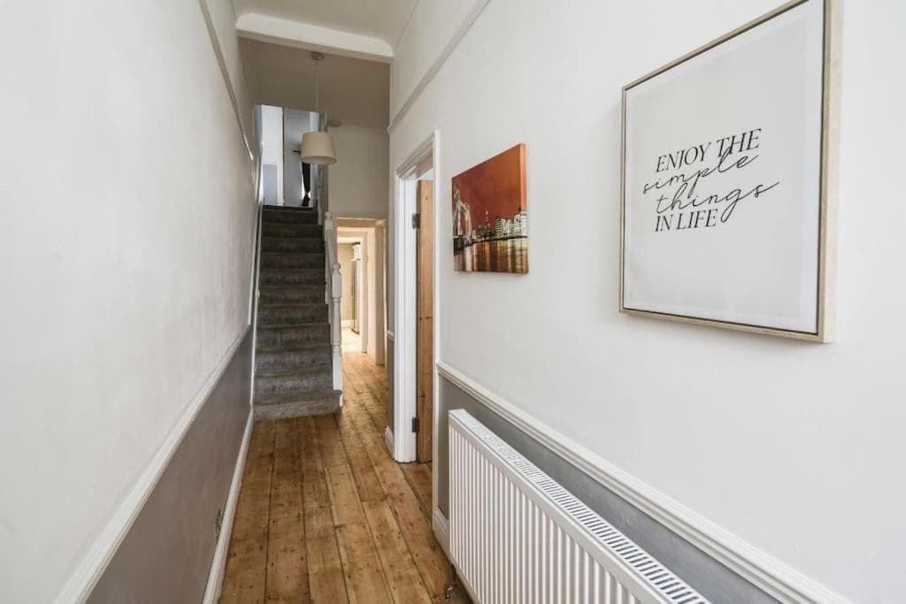 Spacious 4 bed house in Croydon with parking for x2 cars! - Photo ID Required