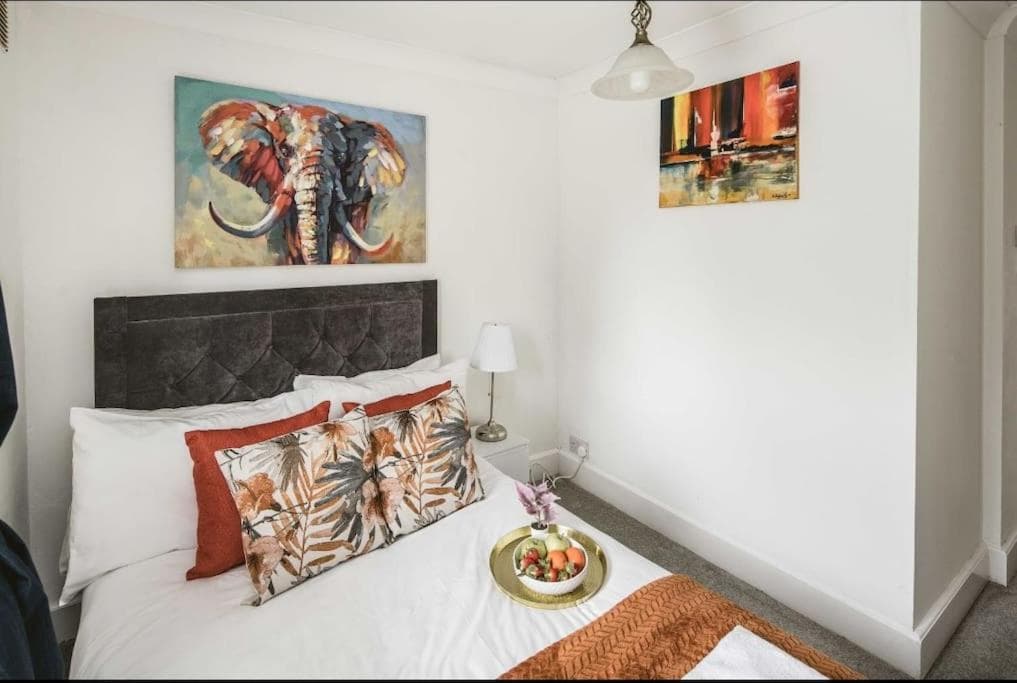 Spacious 4 bed house in Croydon with parking for x2 cars! - Photo ID Required