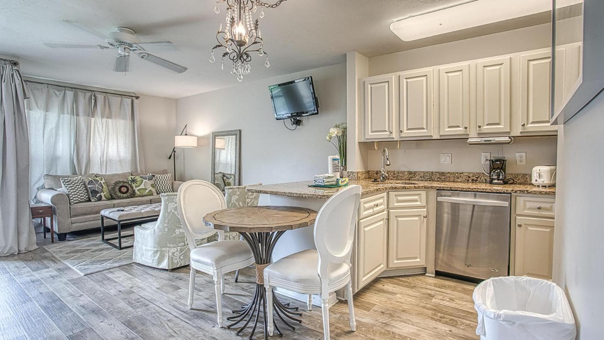 Sandpiper Cove 8239 Newly Remodeled Short walk to the Beach