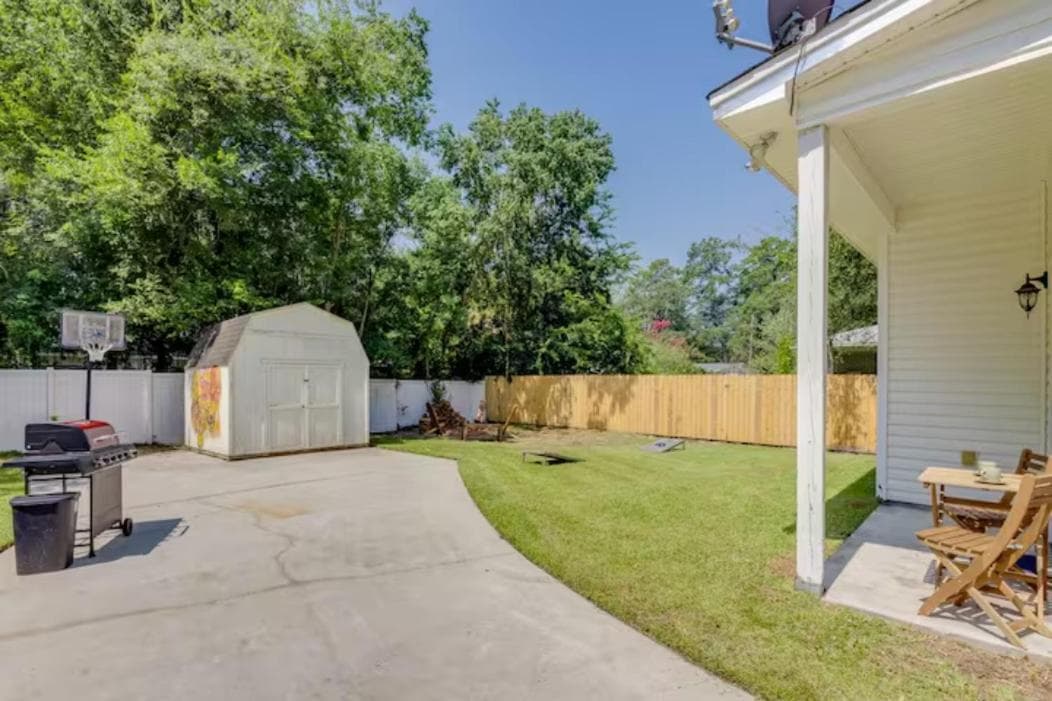 Tupelo Two Story - Near Savannah, I95, and Airport (Sleeps 8)