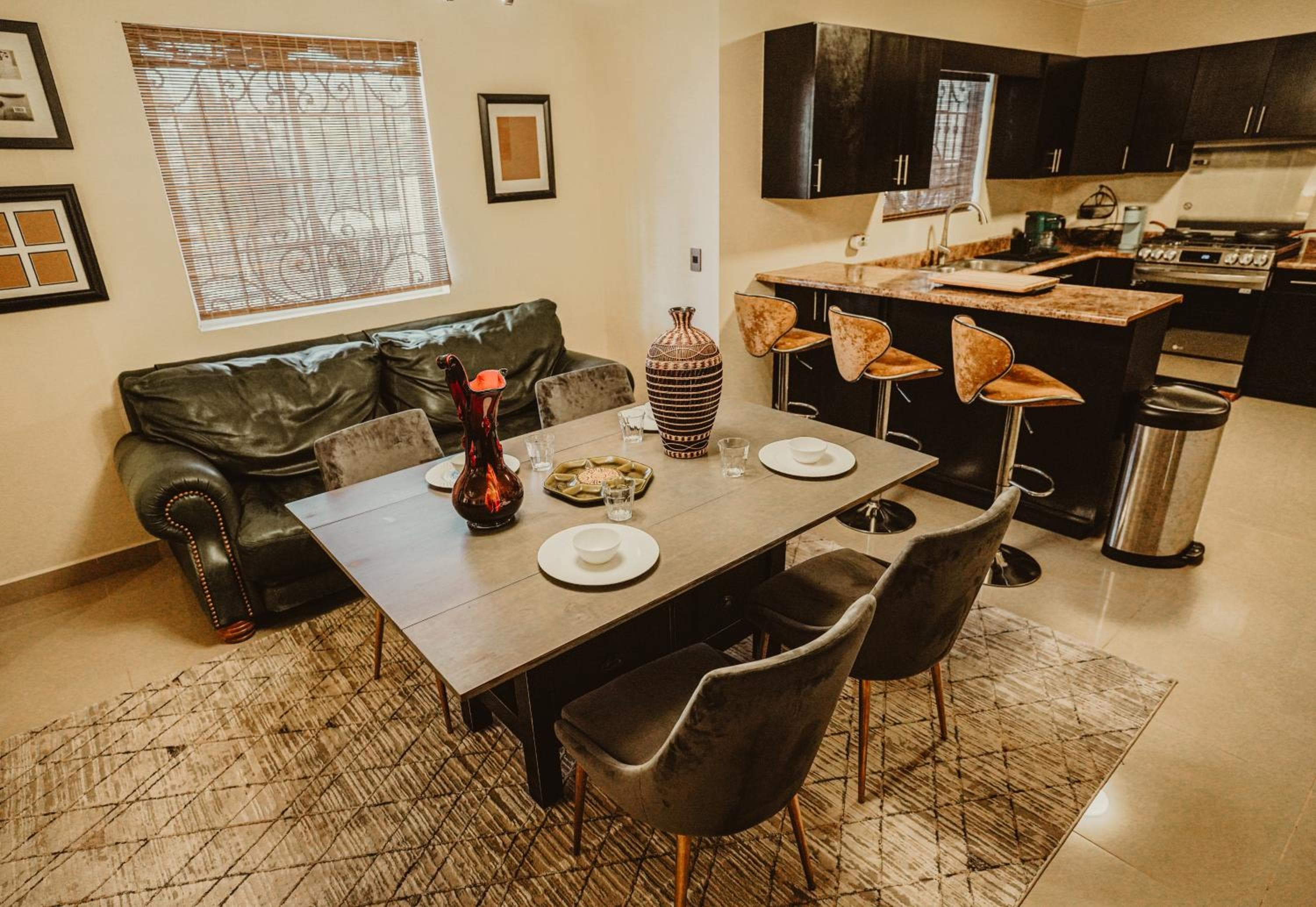 Casa Panda near Airport / Shopping Plaza and International Border