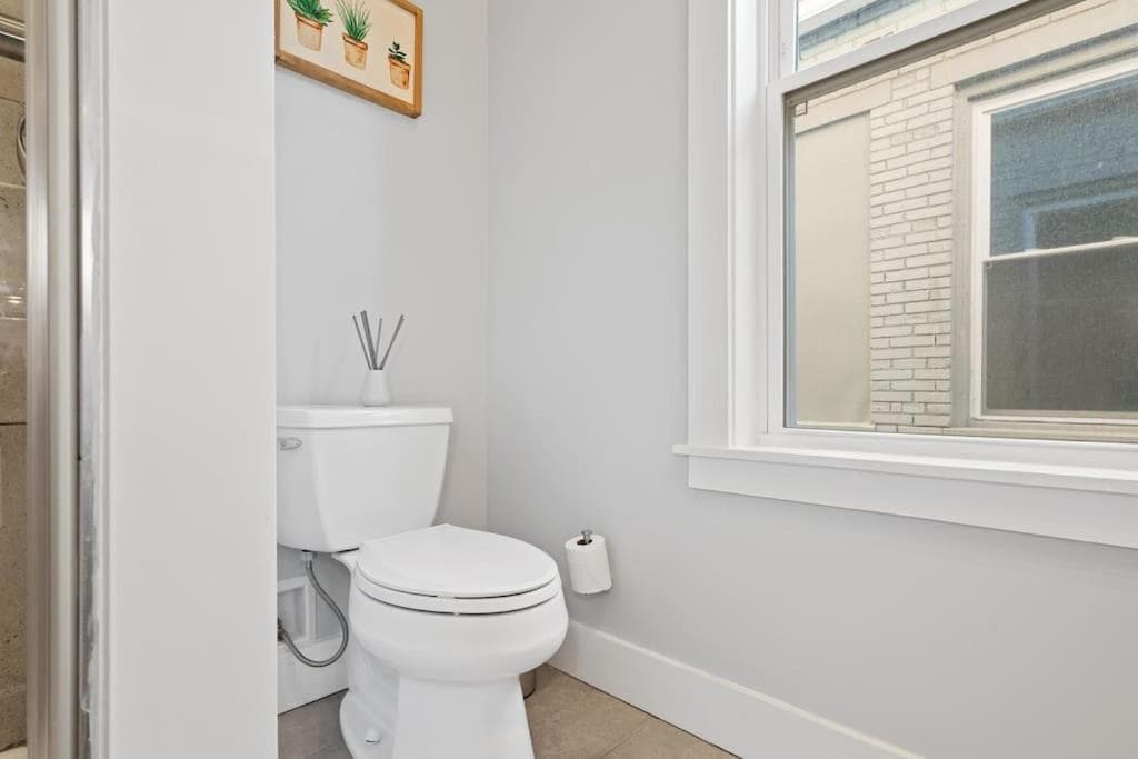 Lofts at Walnut: 1BR Fast Wi-Fi