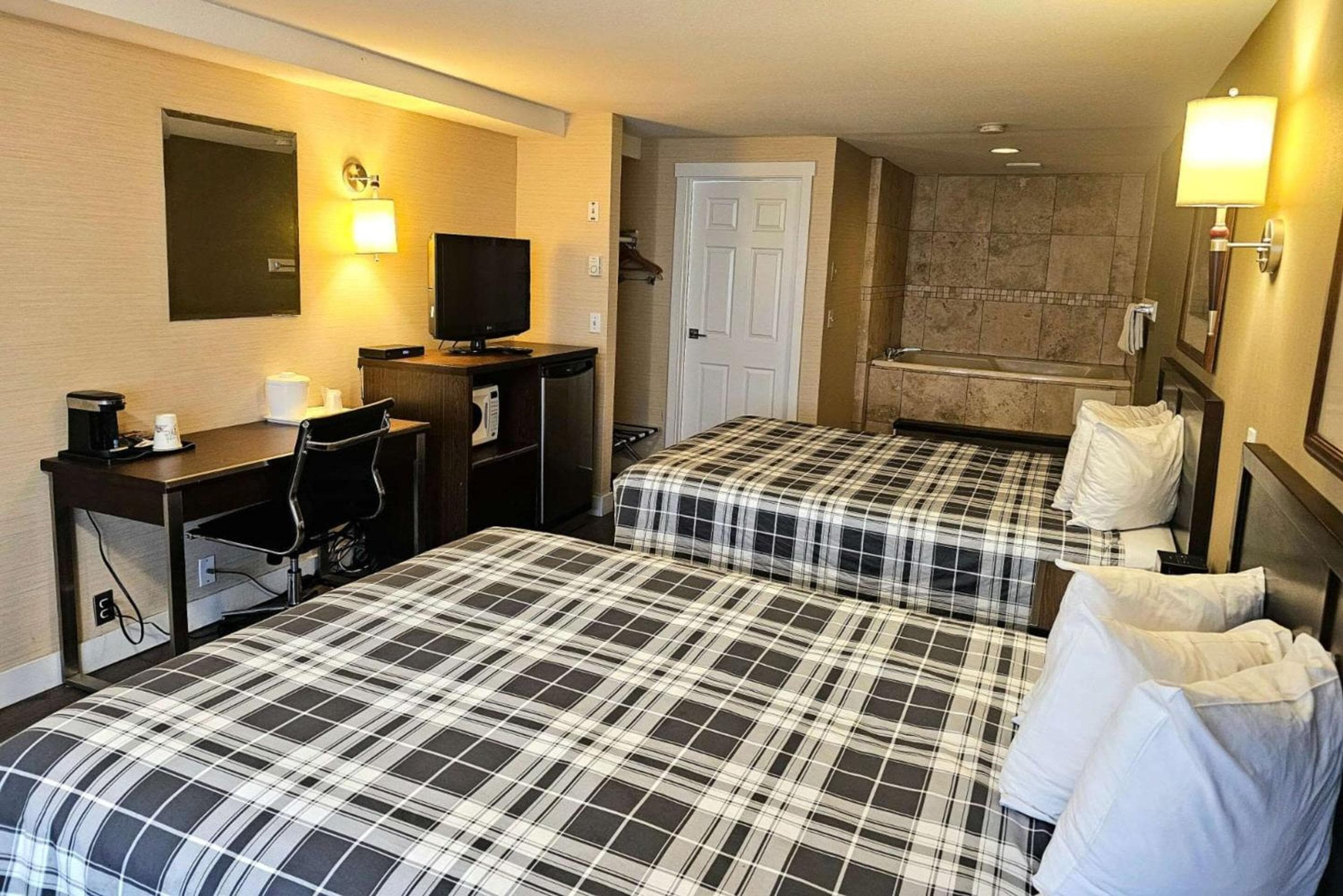Rodeway Inn & Suites