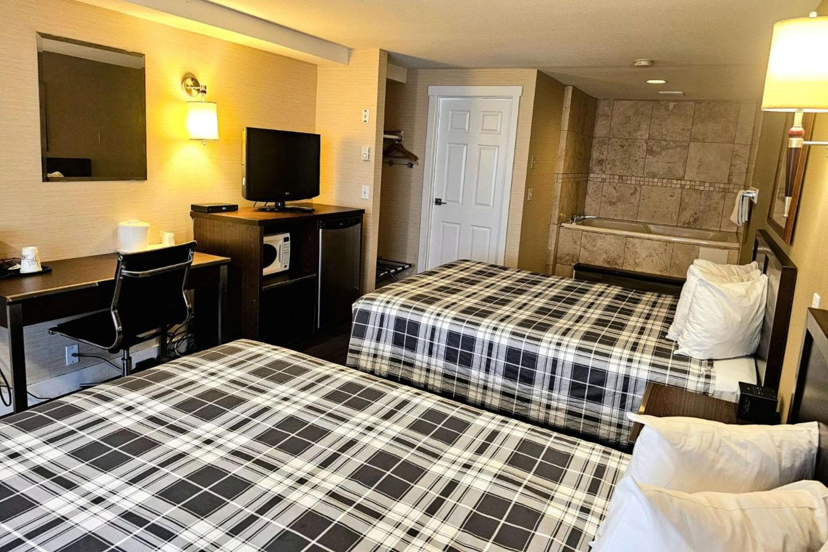 Rodeway Inn & Suites