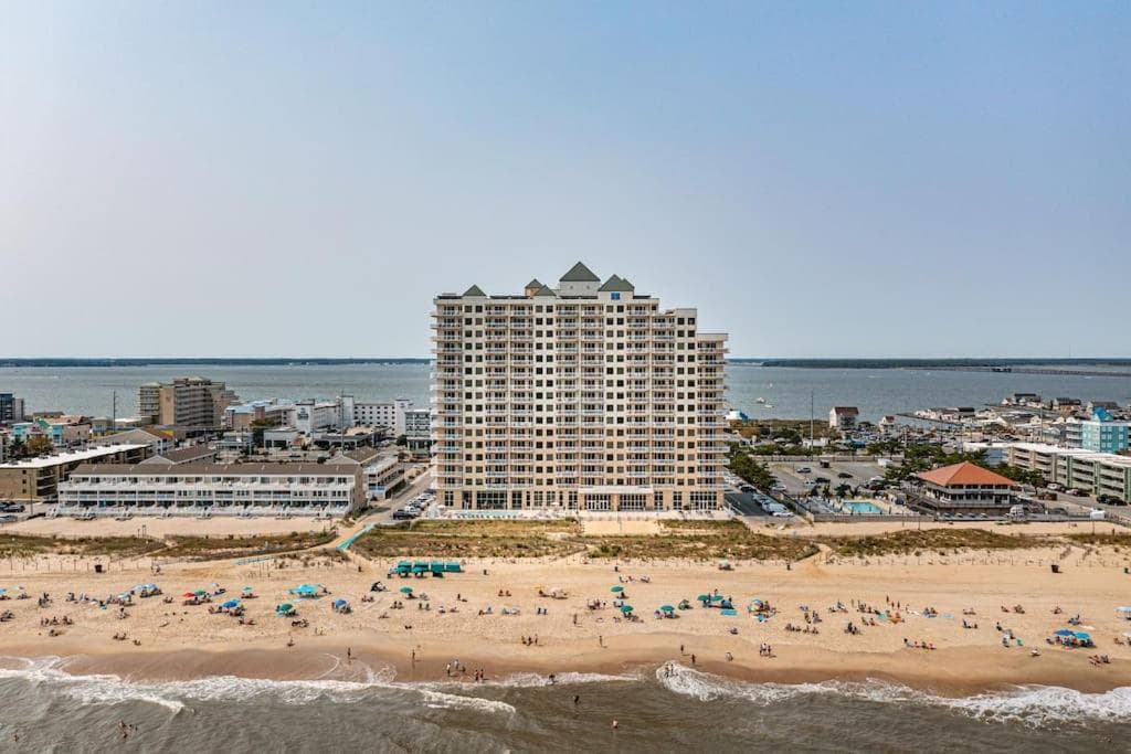 Gateway Grand - Huge Beach Condo with Outdoor Veranda and Pools