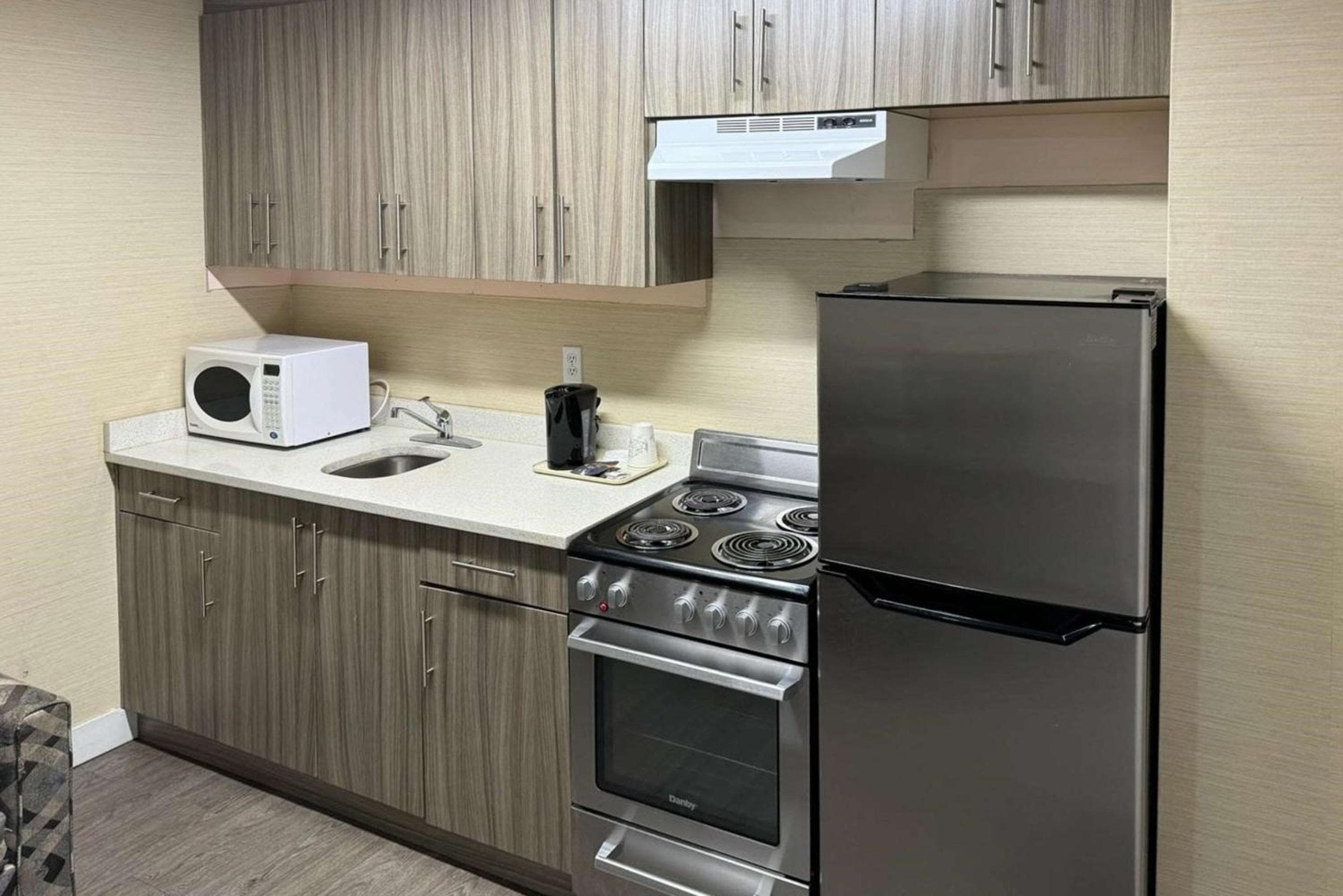 Rodeway Inn & Suites