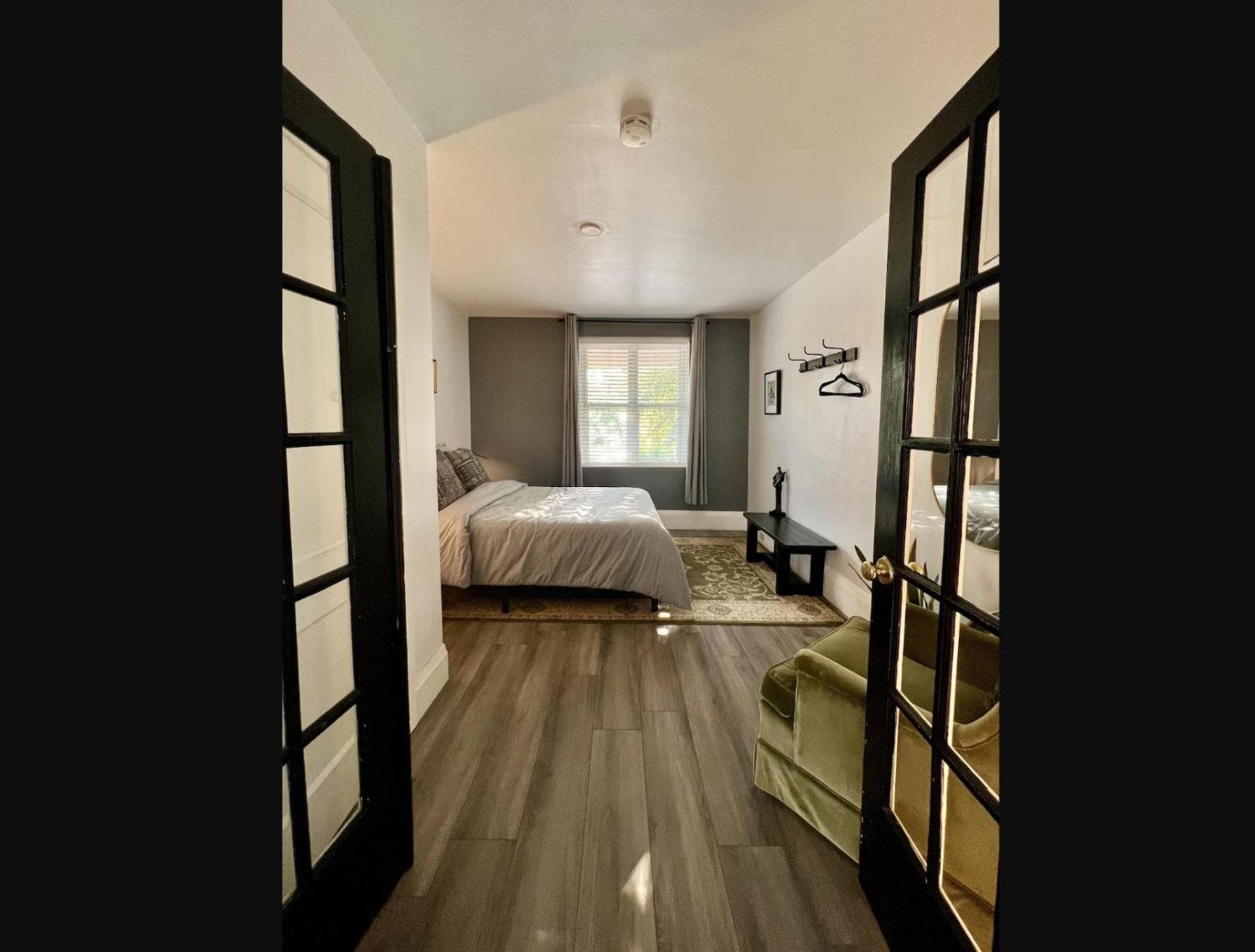 One Bedroom Apartment Steps to Waterfront/Downtown Barrie