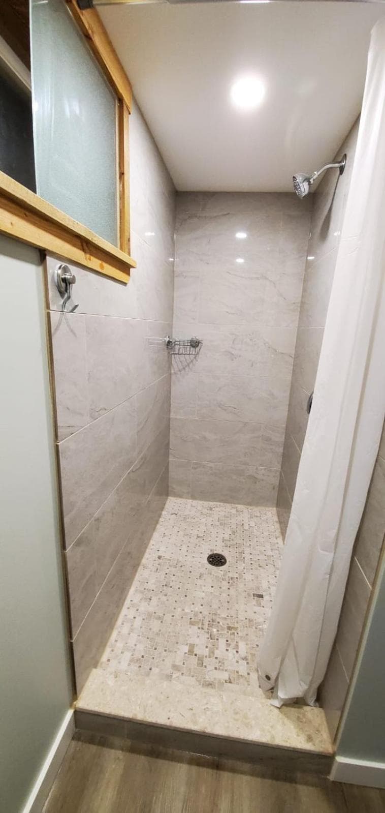 1 bedroom basement apartment with free parking