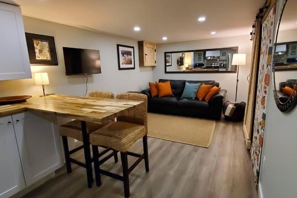 1 bedroom basement apartment with free parking