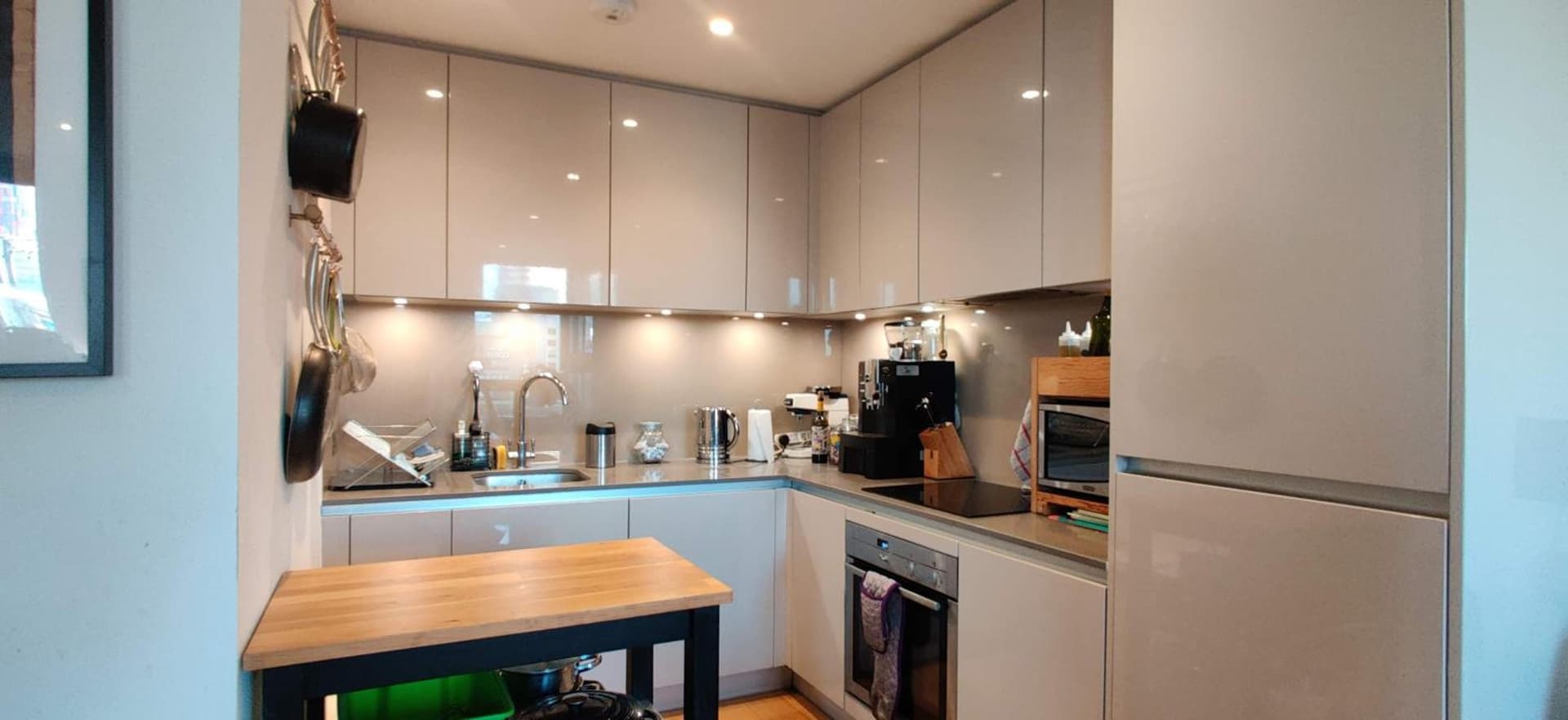 Spacious East Croydon serviced apartment: 13 mins to London