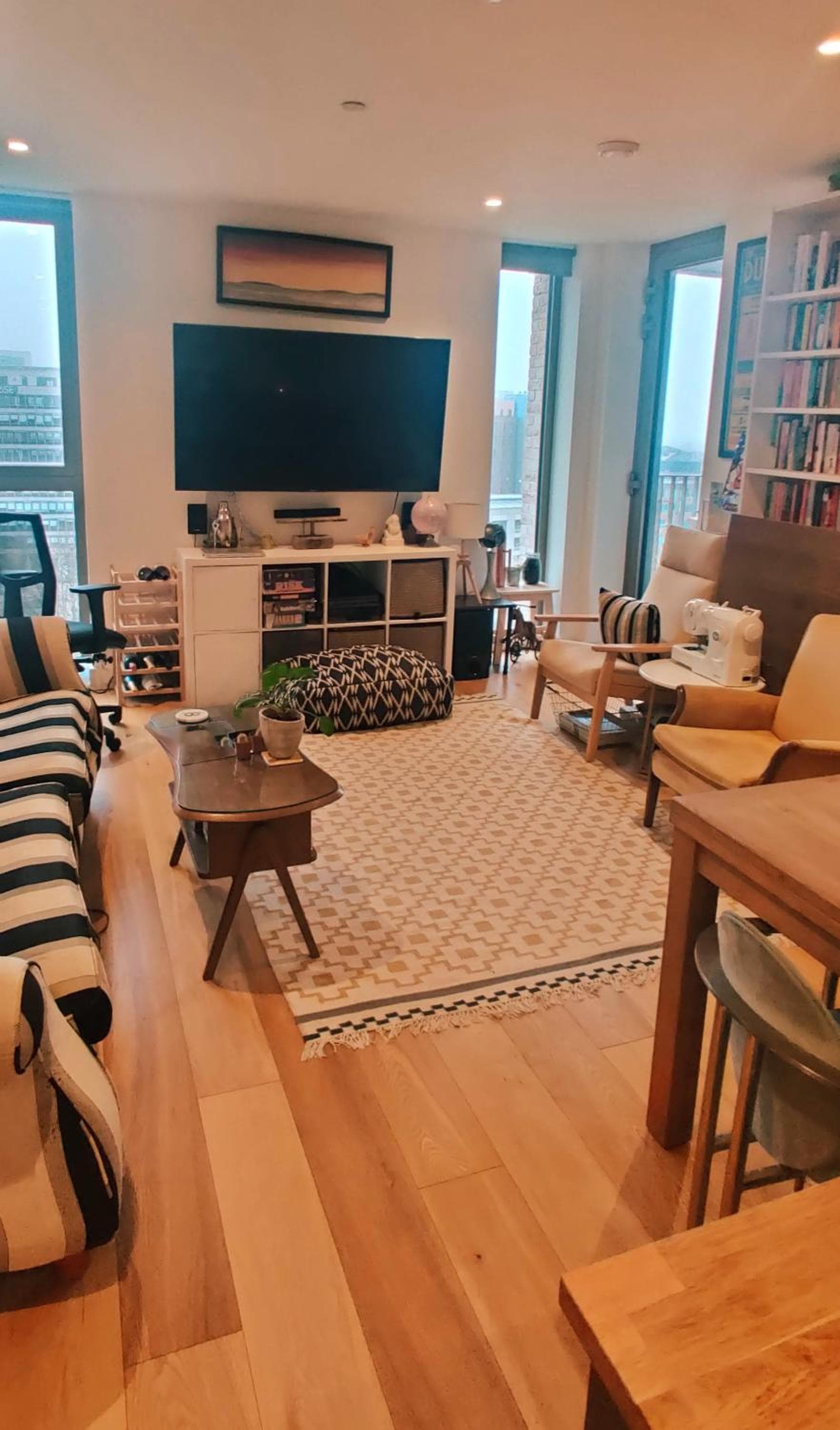 Spacious East Croydon serviced apartment: 13 mins to London
