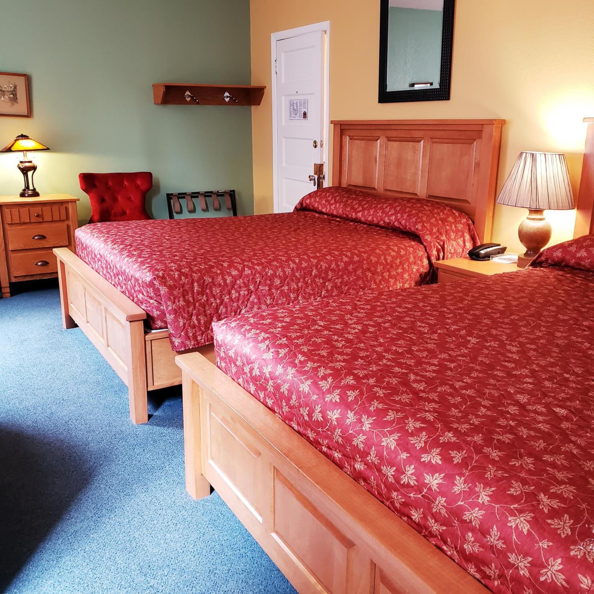 James Bay Inn Hotel, Suites & Cottage
