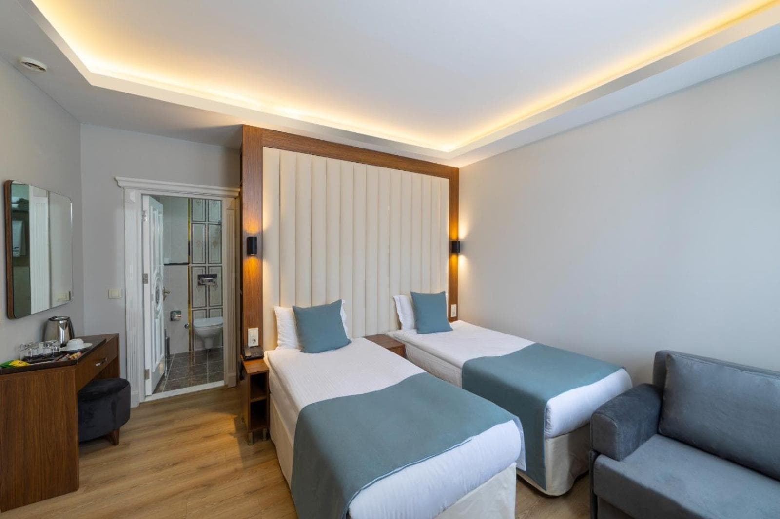 Weingart Black Tulip Hotel
