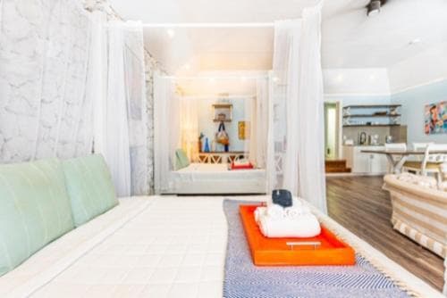 Studio Palms BC