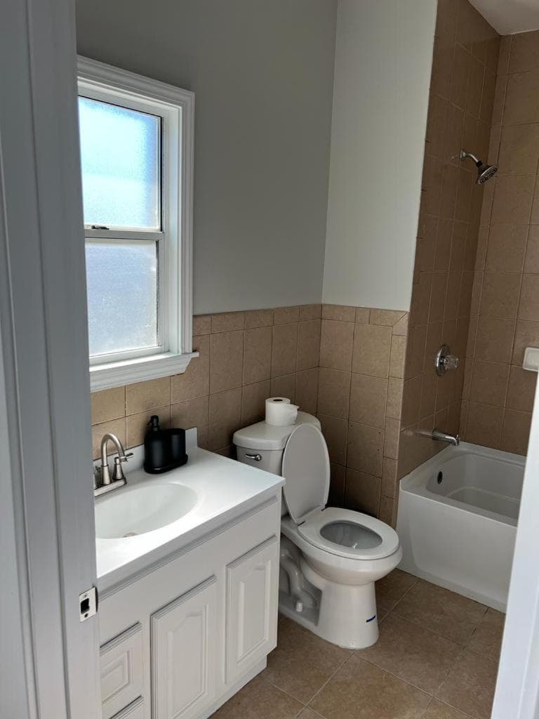 Furnished room in beautiful, updated house close to UC Berkeley