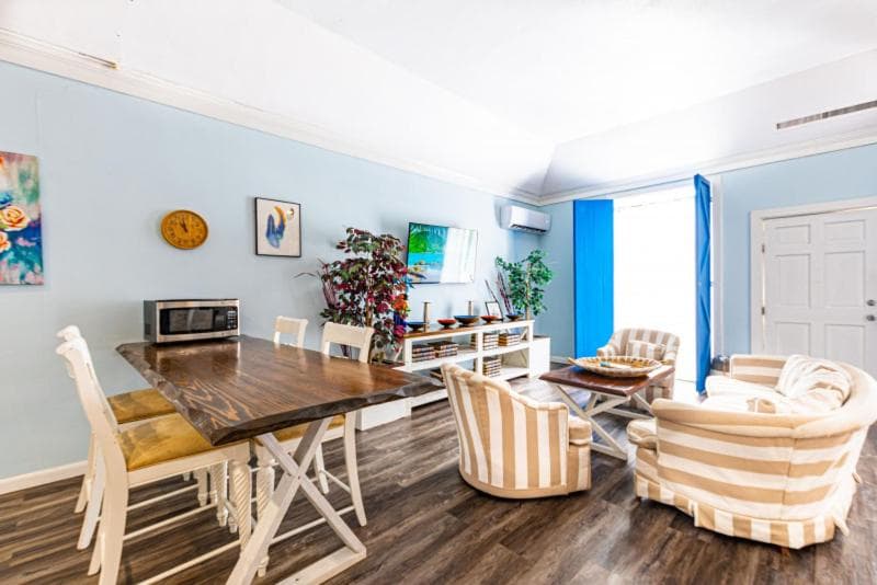 Studio Palms BC