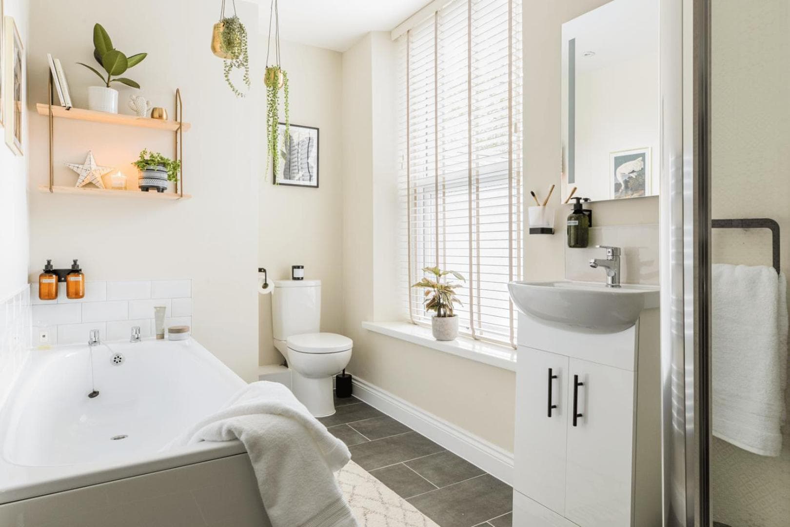 Cohost Partners | Close to City Centre | One BR!