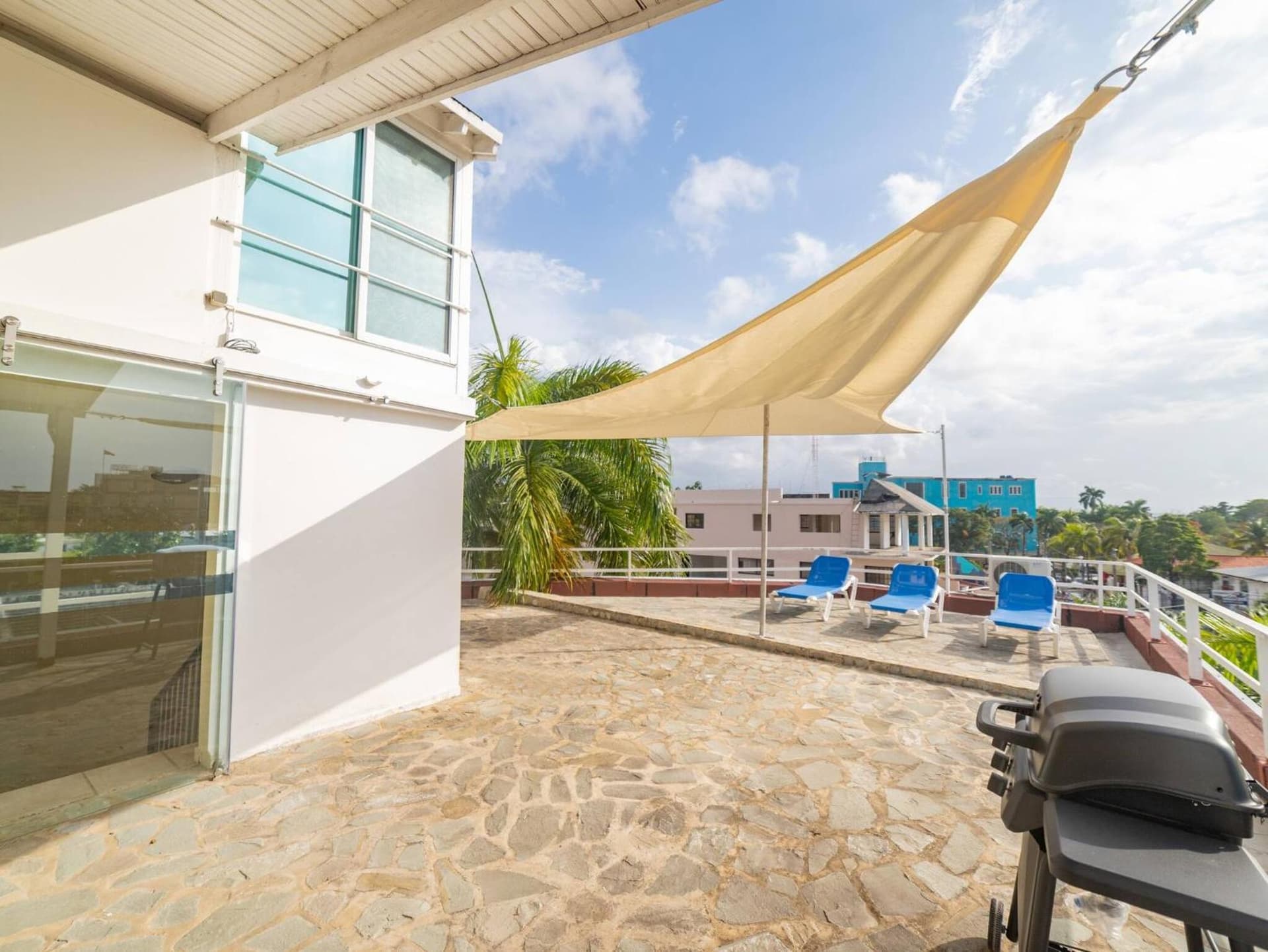 3BR Luxury Penthouse, 300m From Beach