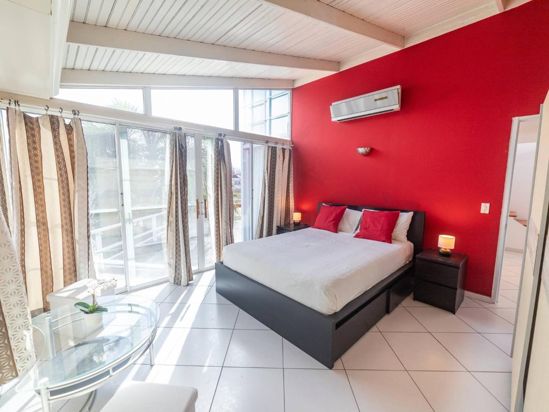 3BR Luxury Penthouse, 300m From Beach