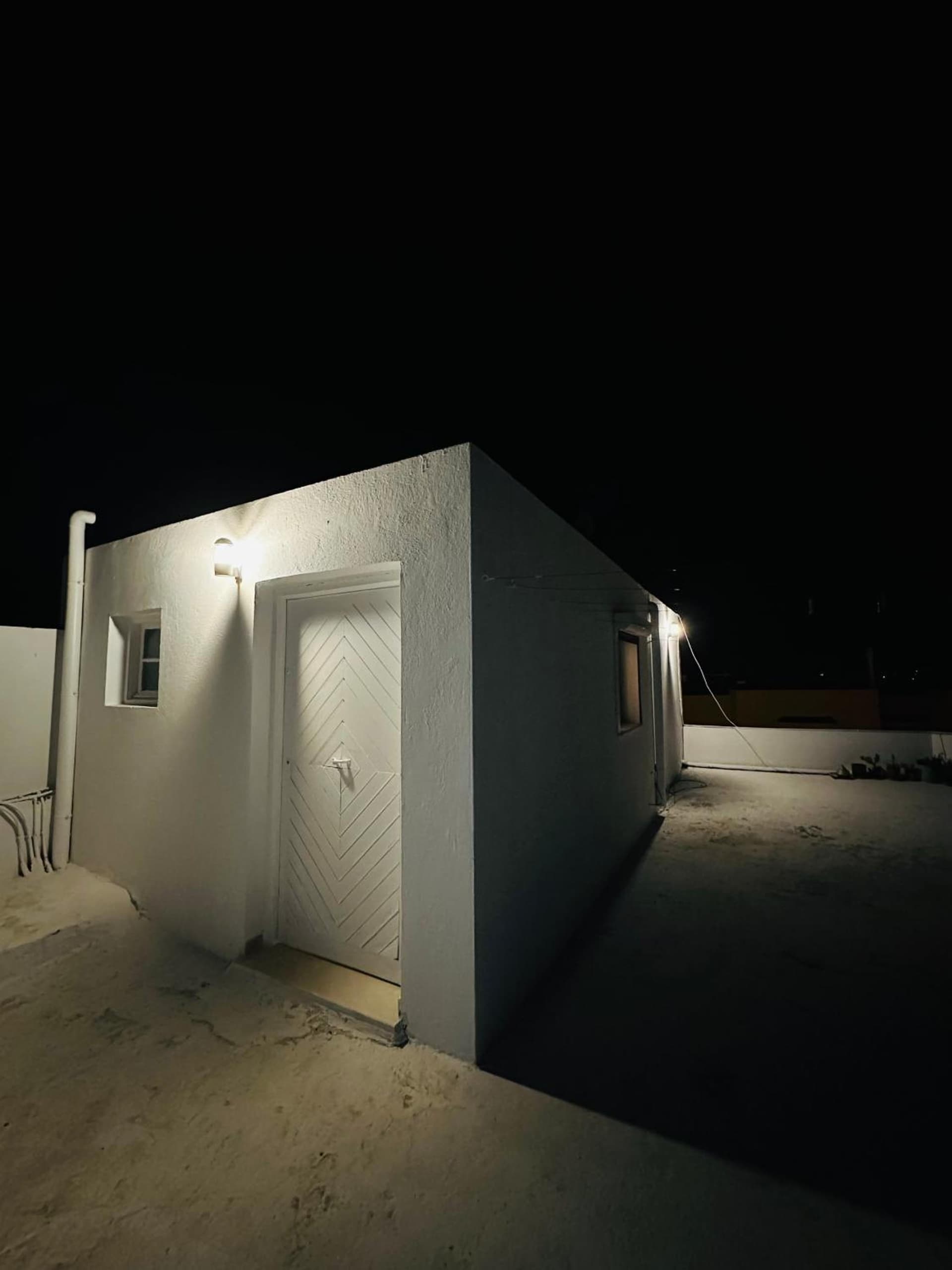 Rooftop Gem: perfect for a solo/duo traveler(s).