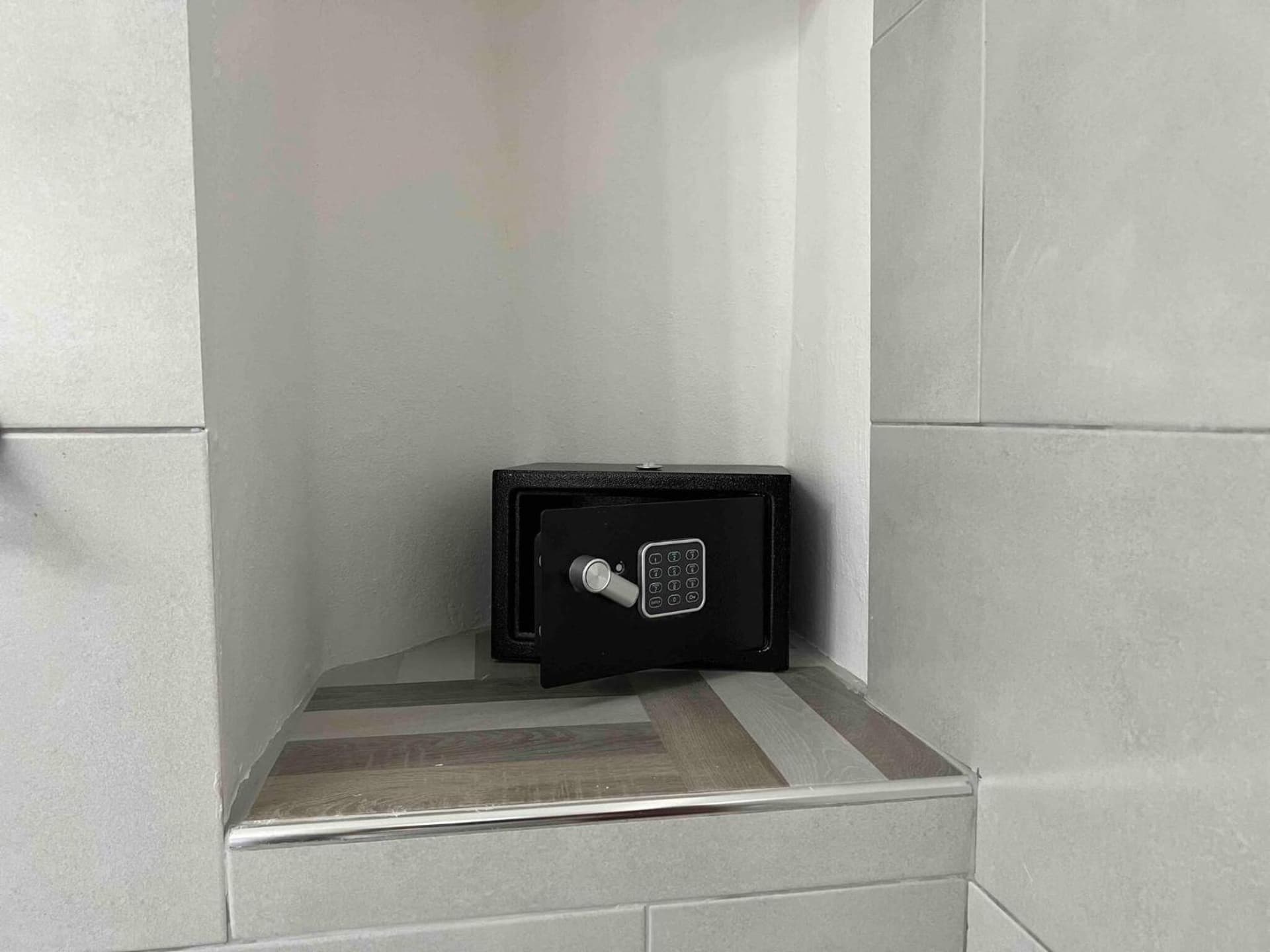 2BR Luxury Apartment in Heart Of Nightlife Area