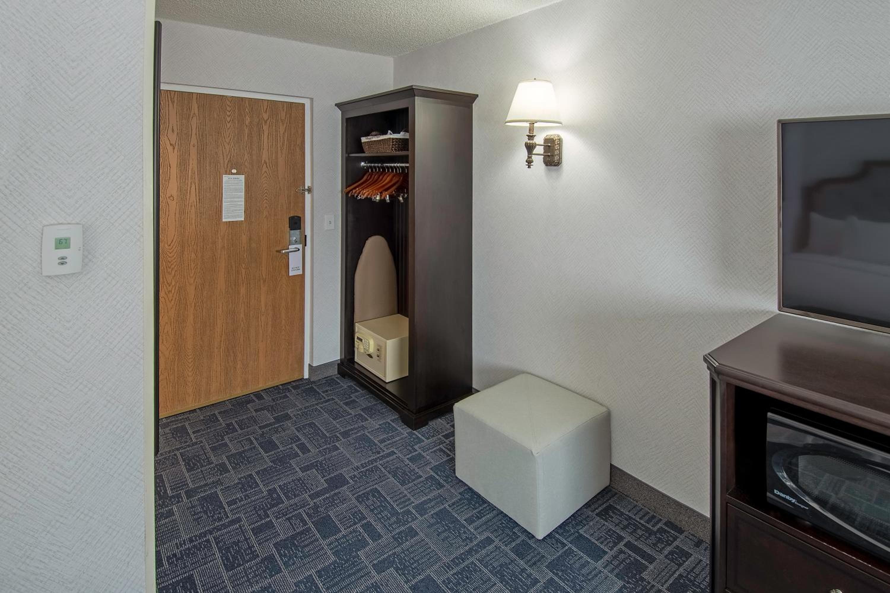 Holland Hotel Jersey City Free Parking