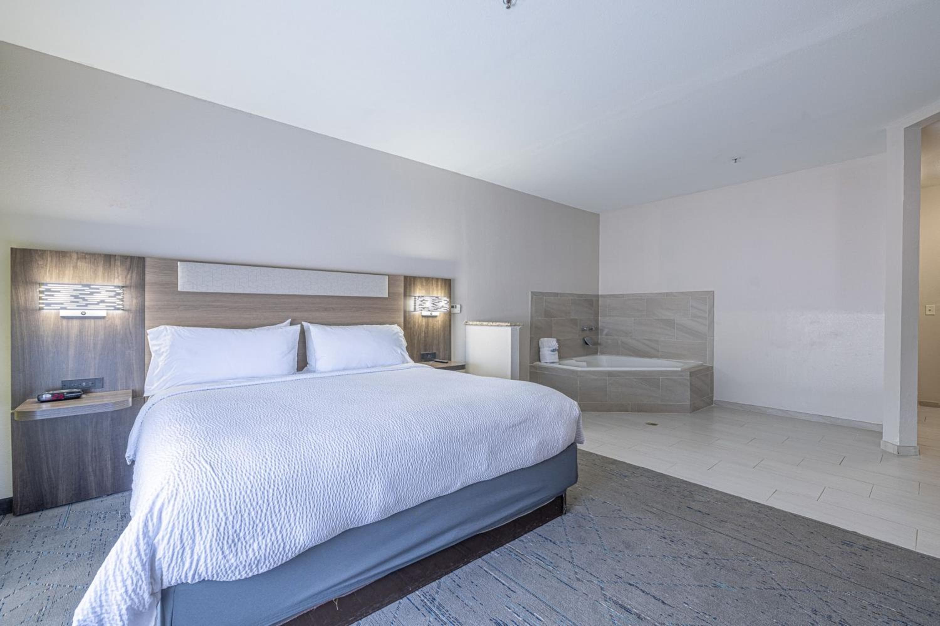 Holiday Inn Express & Suites College Station by IHG