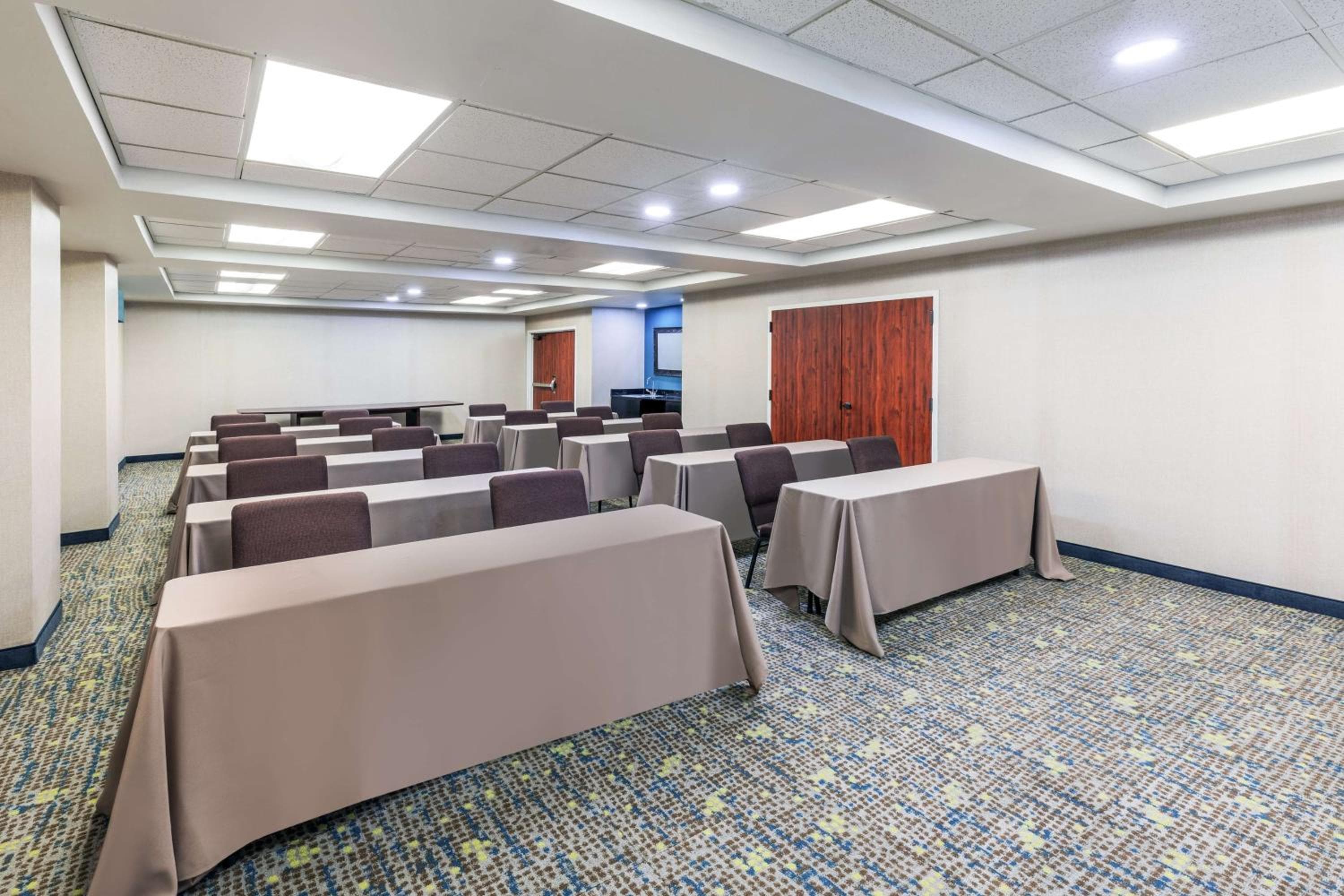 Hampton Inn & Suites Tulsa-Woodland Hills