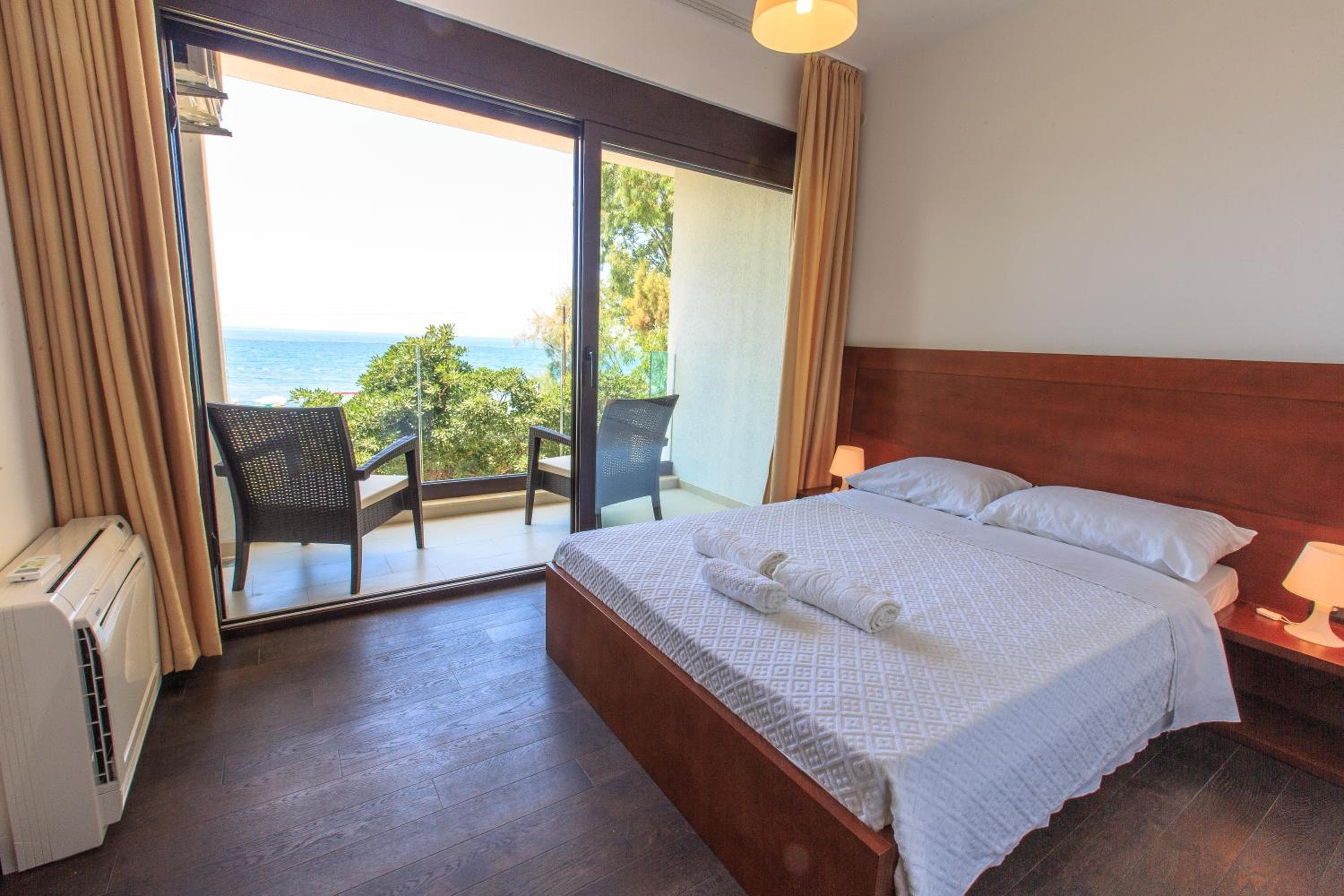 Apartments Kuce Lekovica Beach & snack bar- Bistro