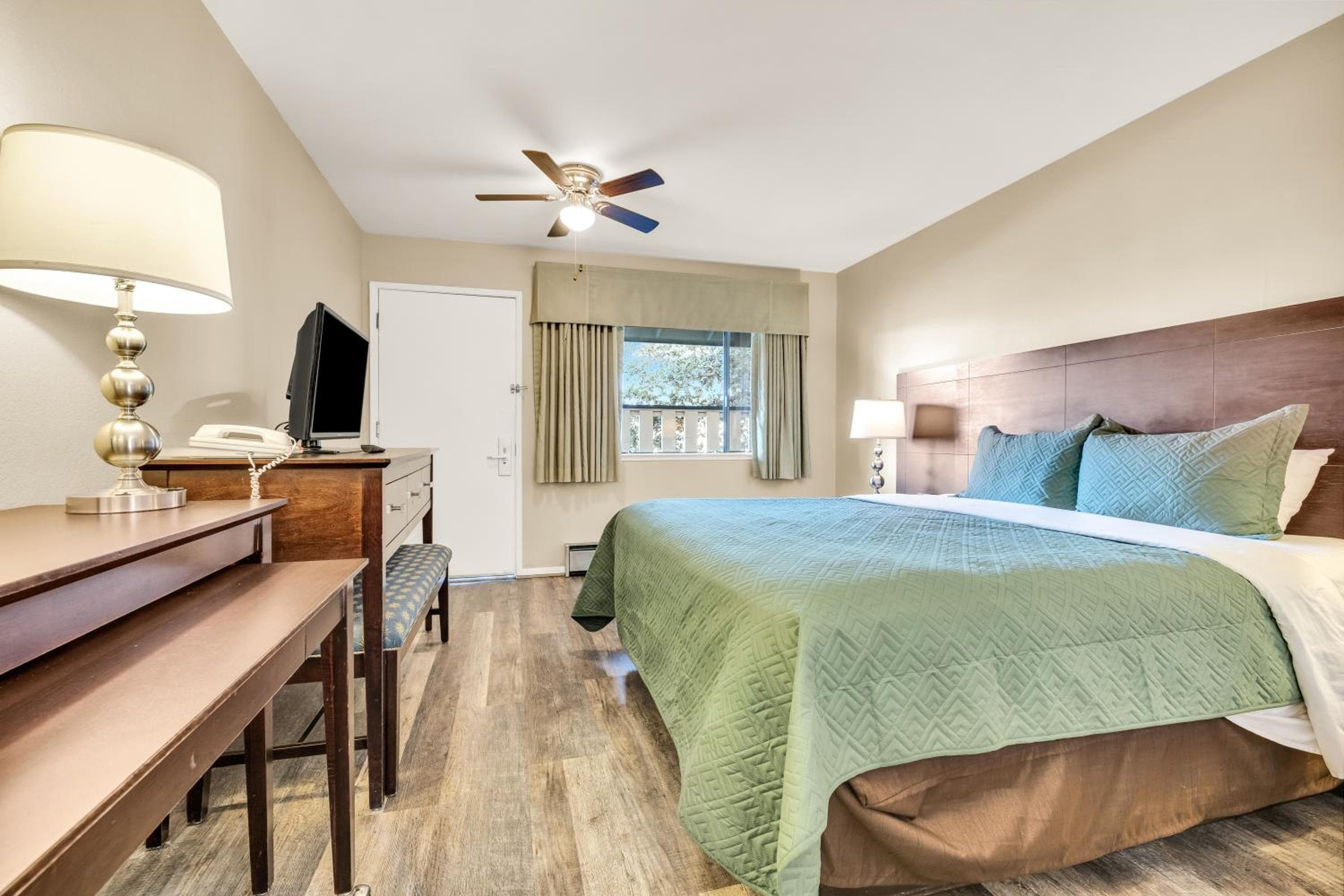 Scottish Fairway Inn