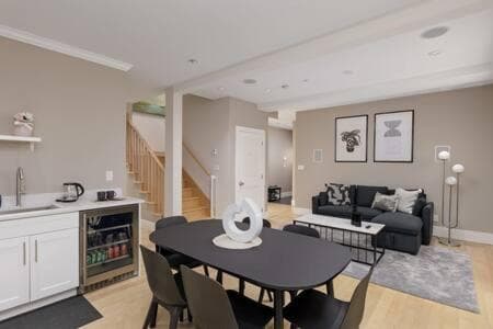 Stunning 3 bedroom Secondary Suite N Van