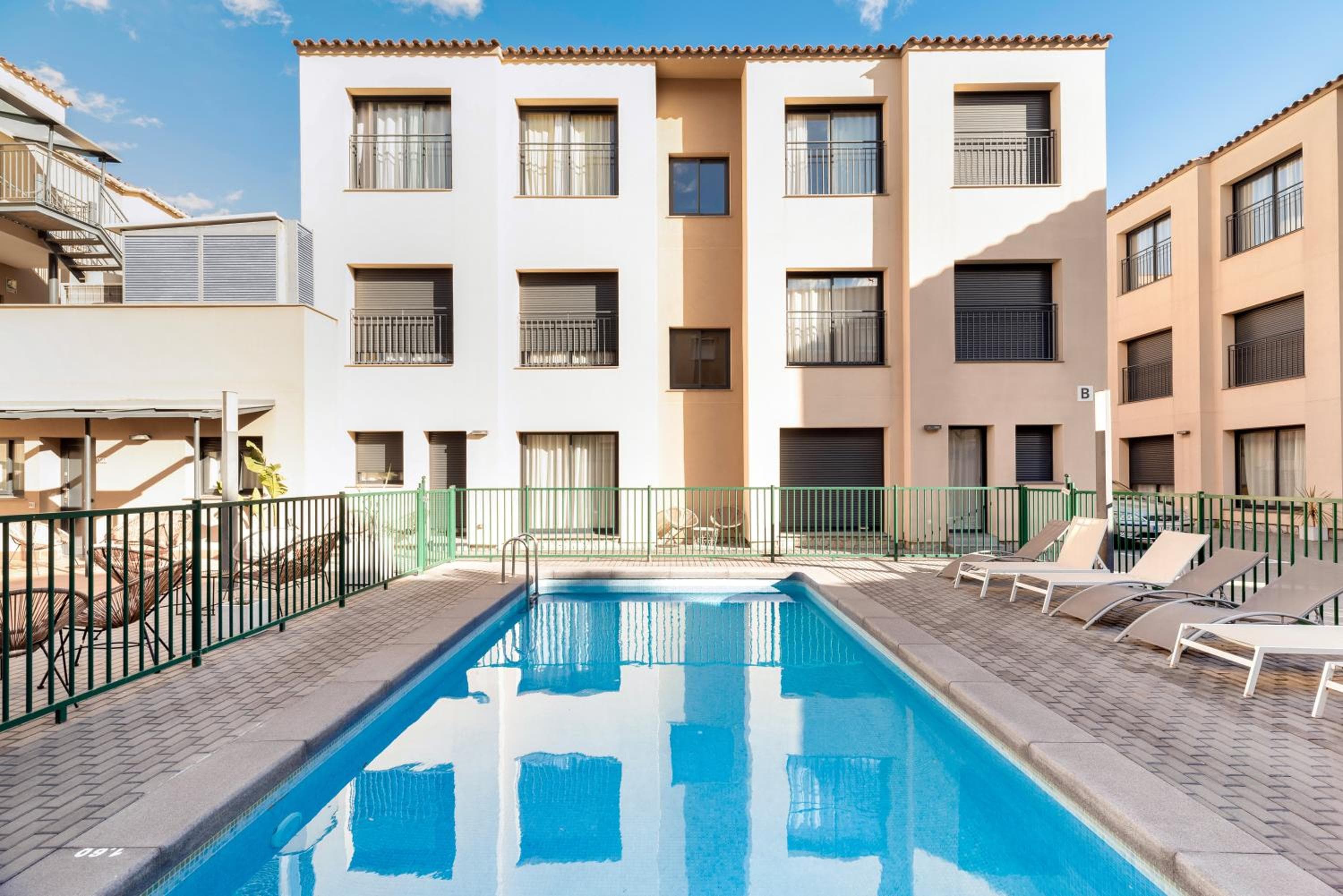 Castell Beach Aparthotel