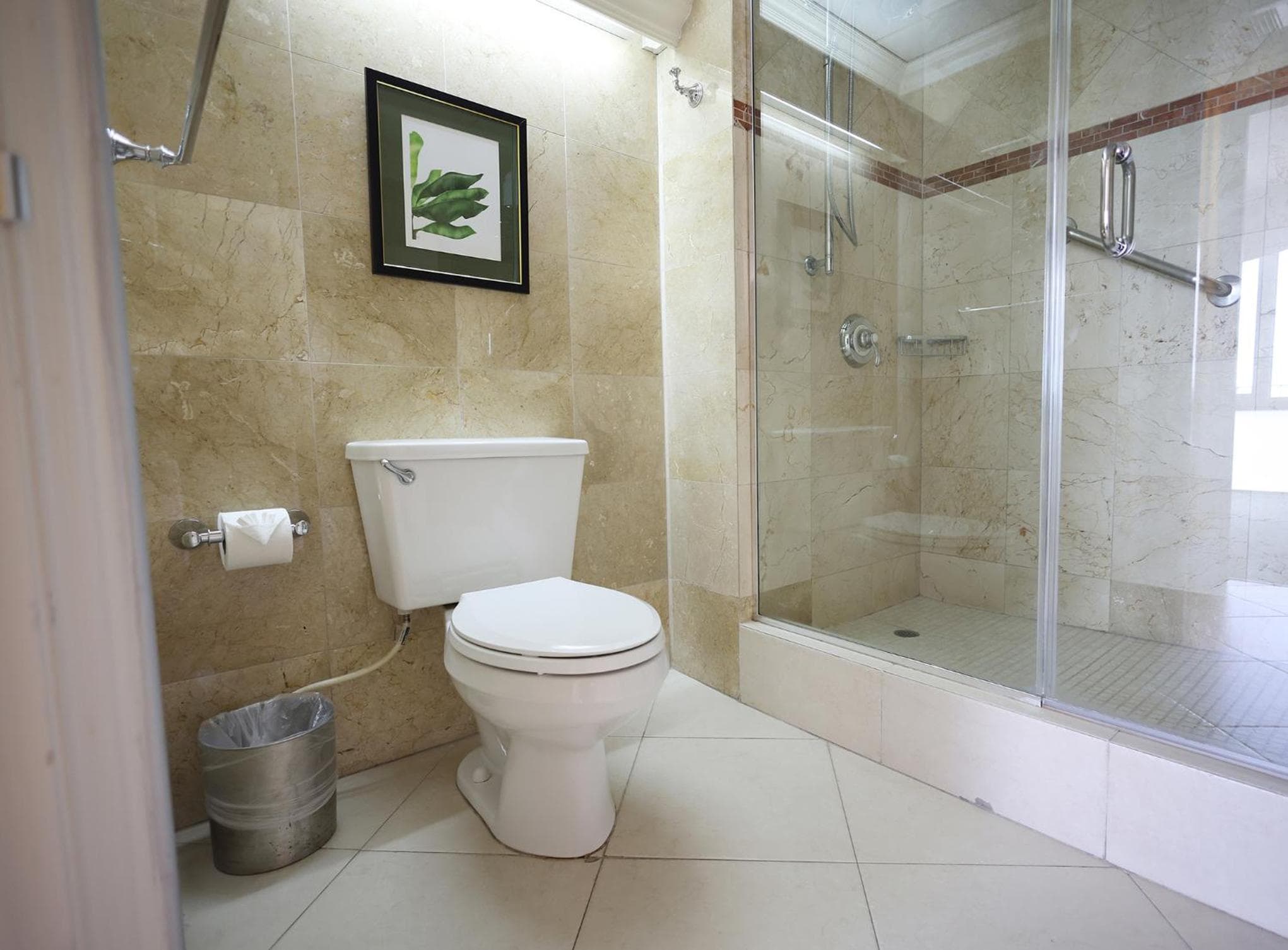 Courtleigh Hotel & Suites
