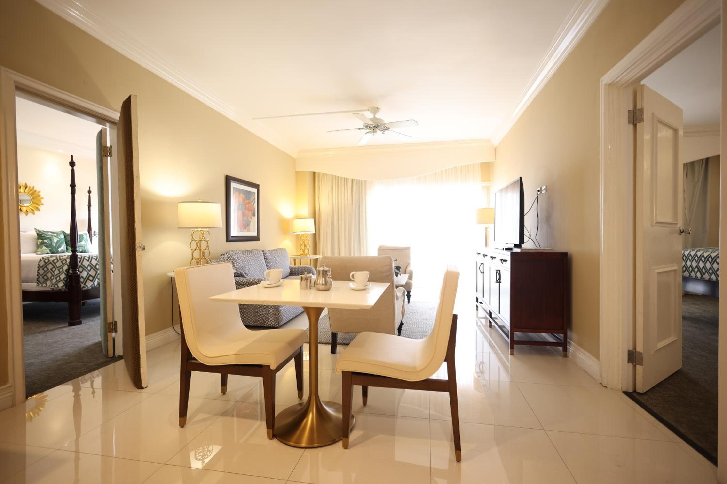 Courtleigh Hotel & Suites