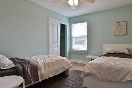 Spacious 4 BR Beach Retreat - Blocks From Beach