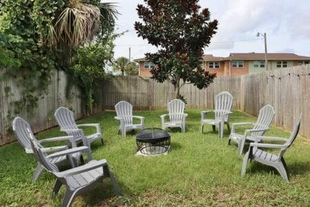 Spacious 4 BR Beach Retreat - Blocks From Beach