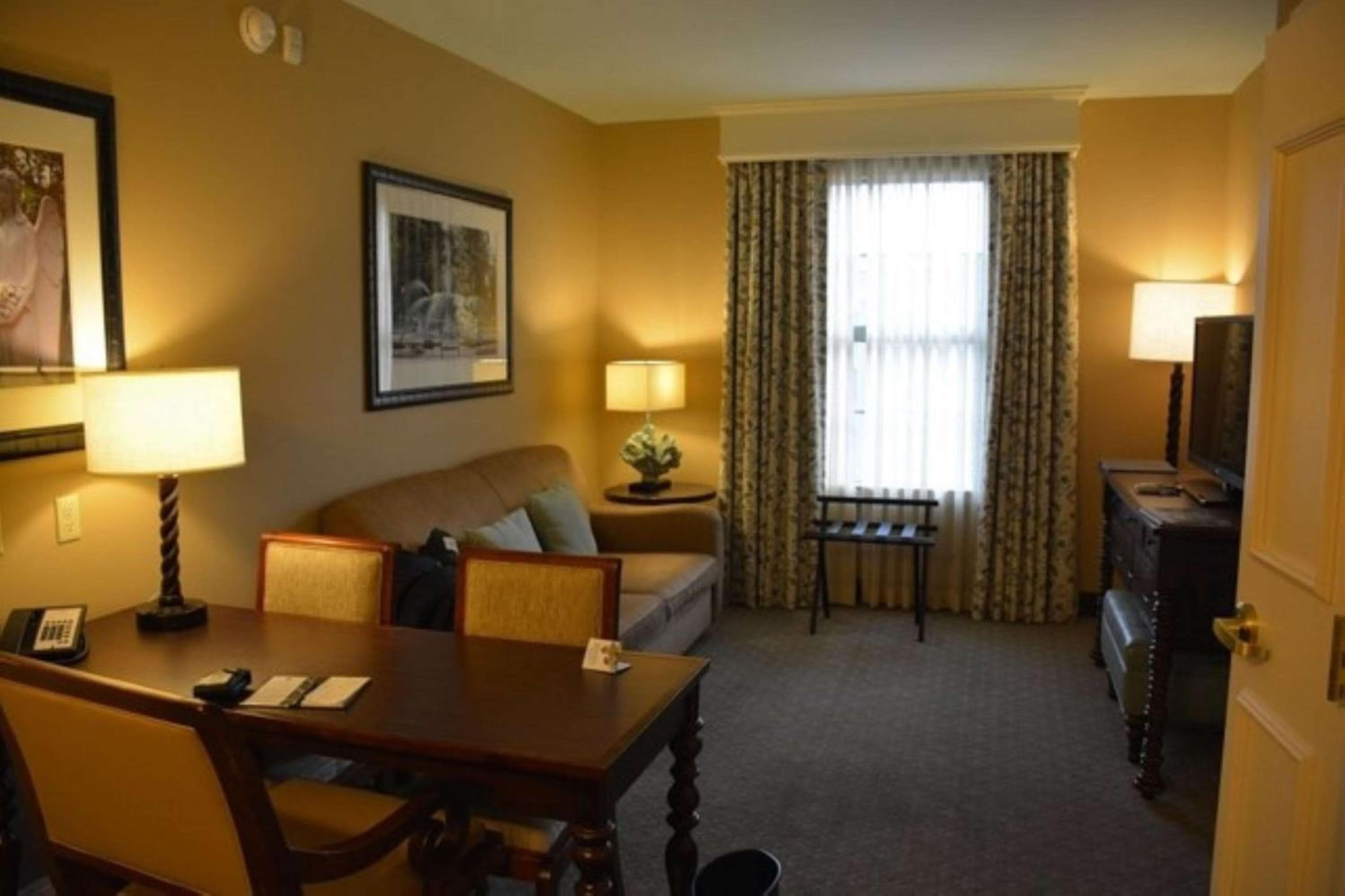 Embassy Suites Savannah Historic District