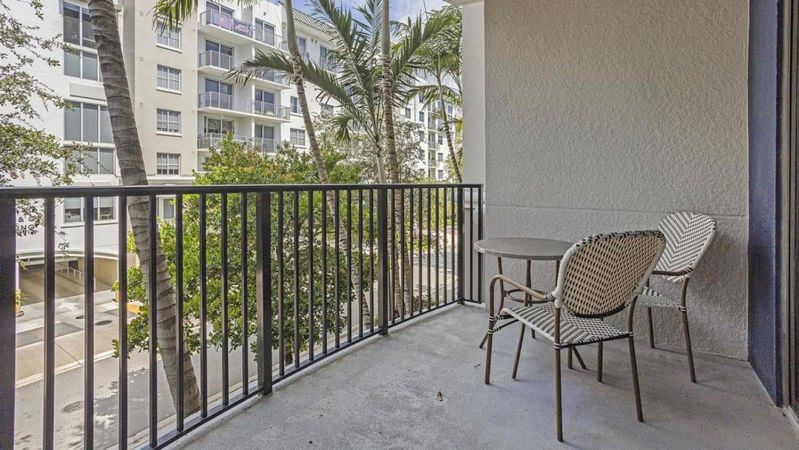 Landing Modern Apartment with Amazing Amenities (ID7763)