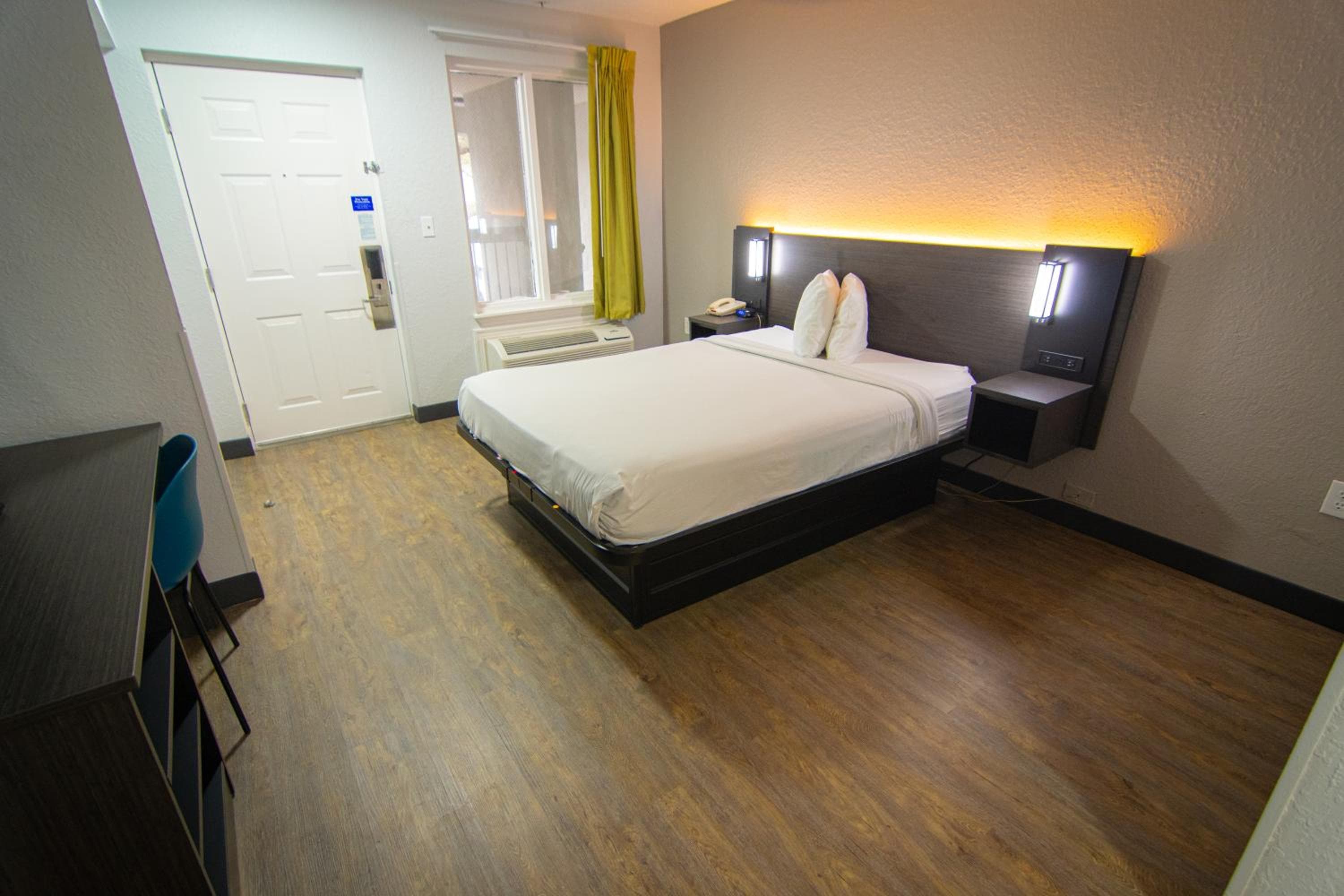 Studio 6 Extended Stay - Coral Springs, FL- Fort Lauderdale