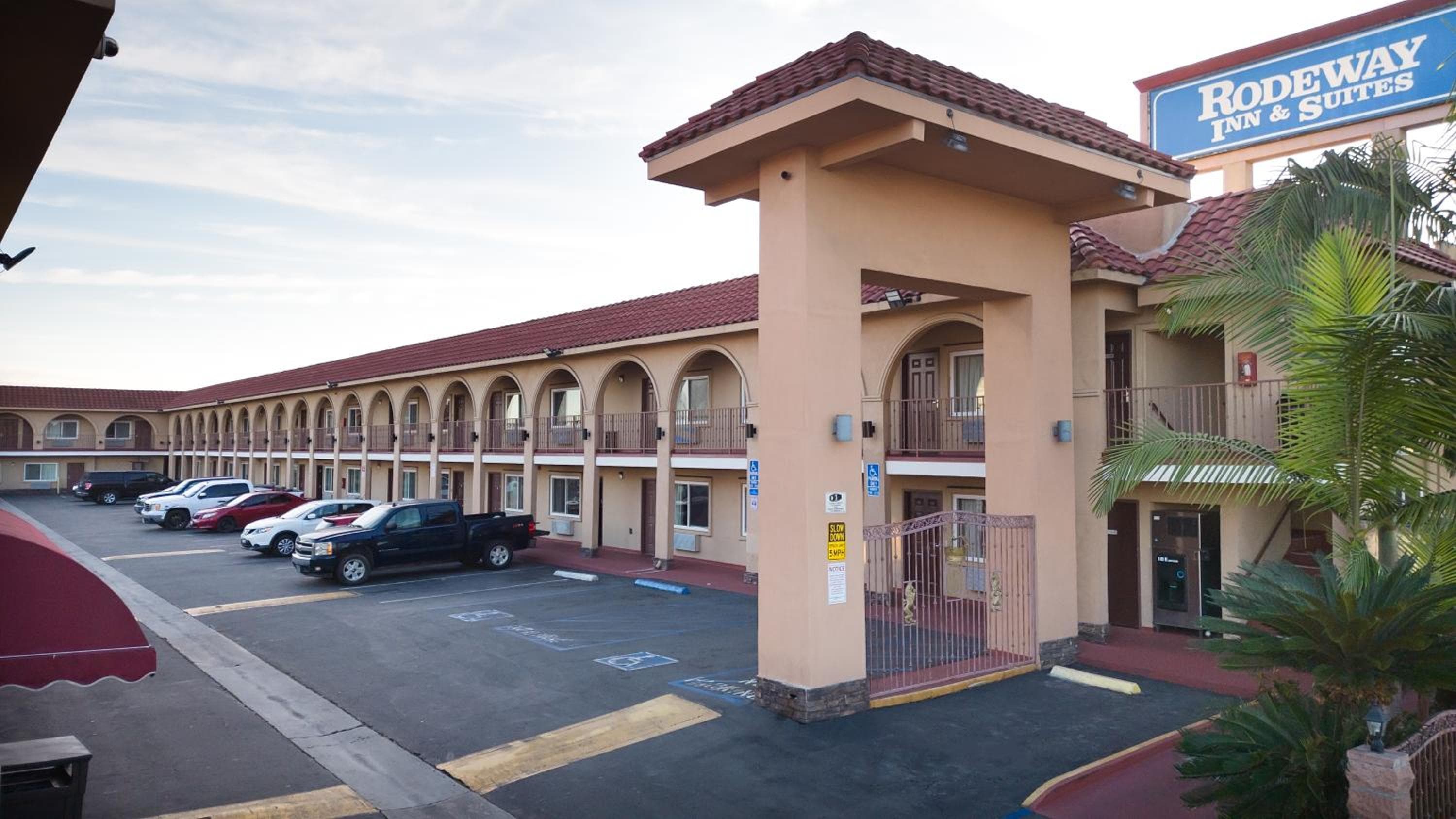 Rodeway Inn & Suites Bellflower
