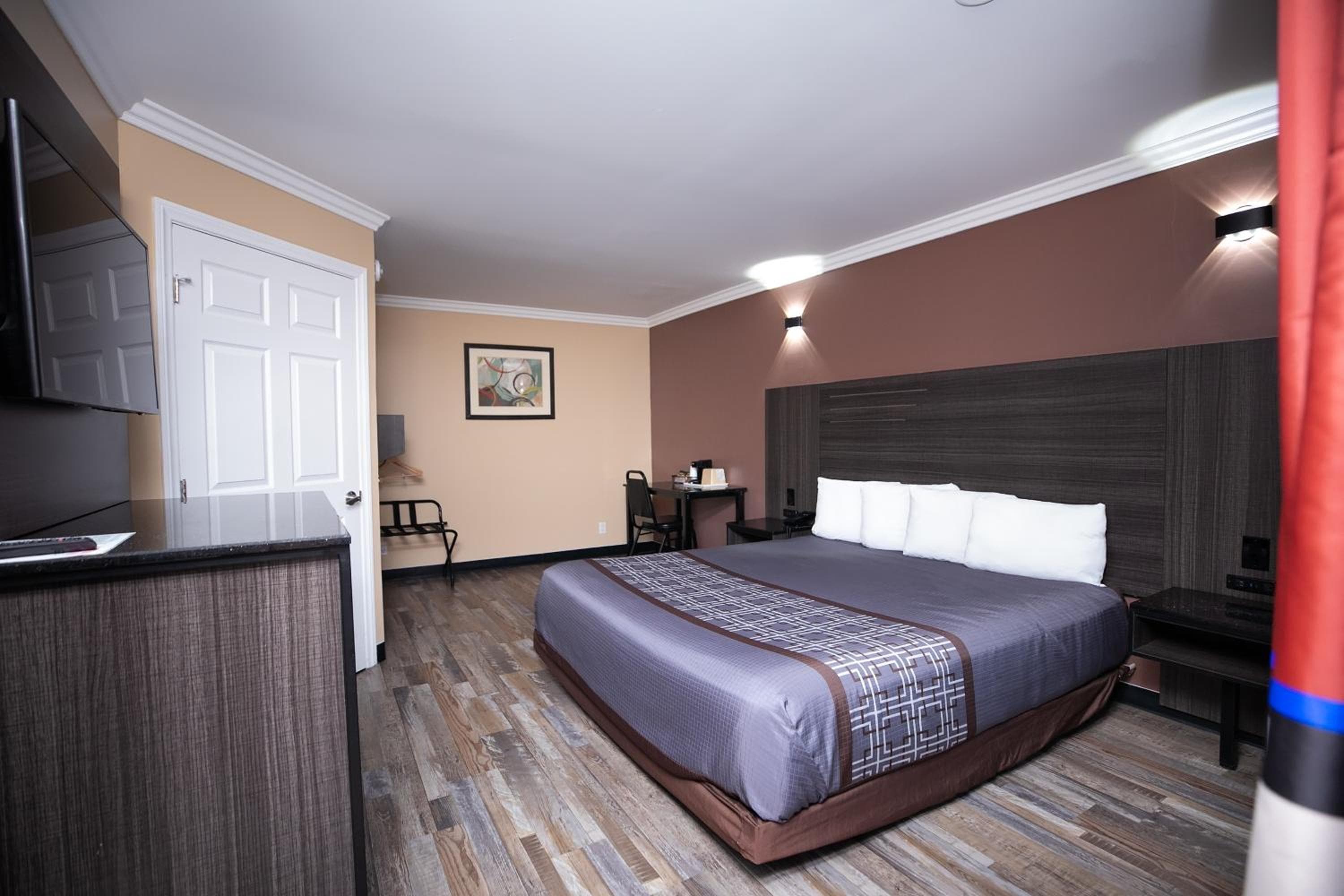 Rodeway Inn & Suites Bellflower