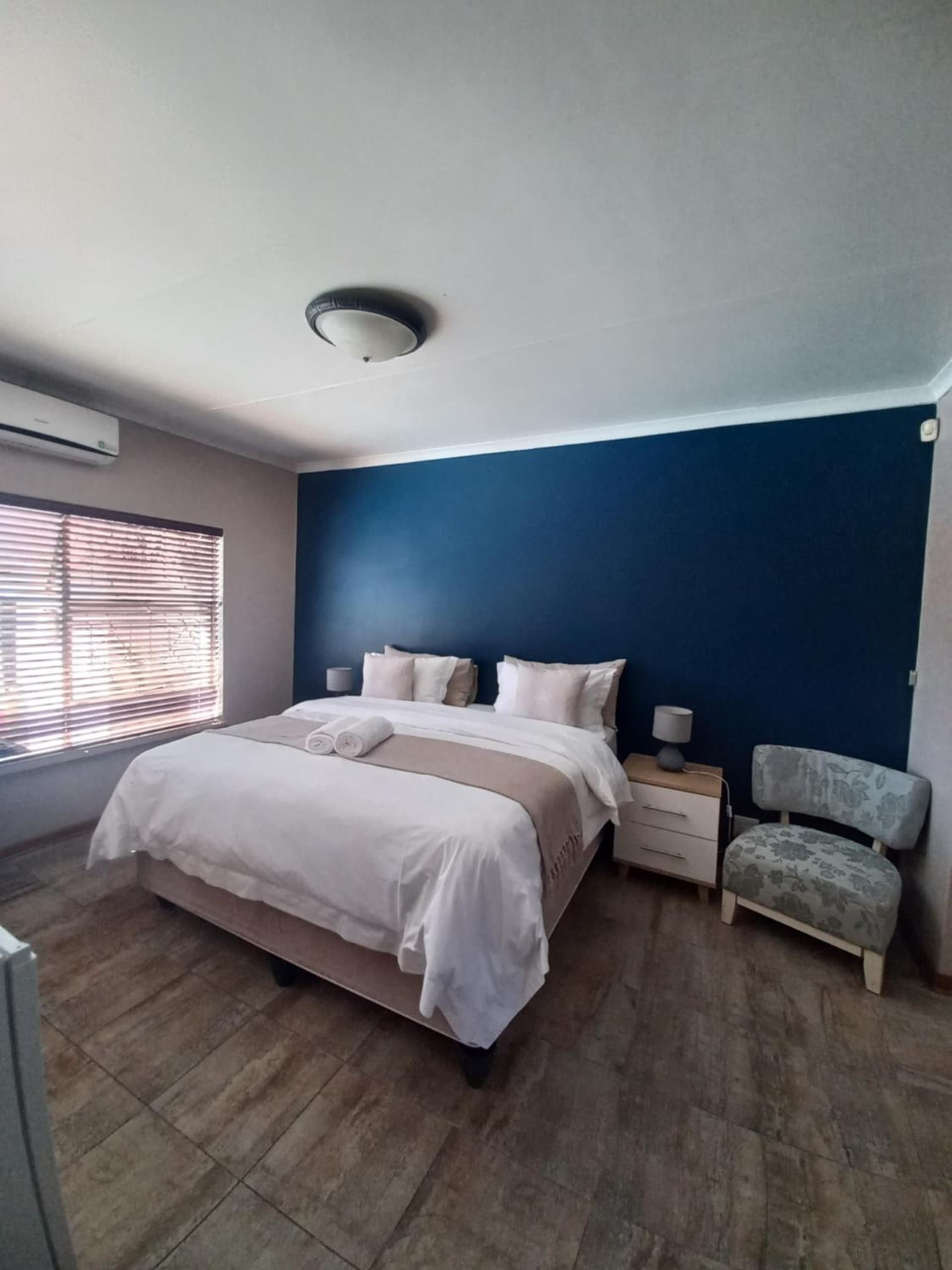 28 at Van Den Bos International Guesthouse