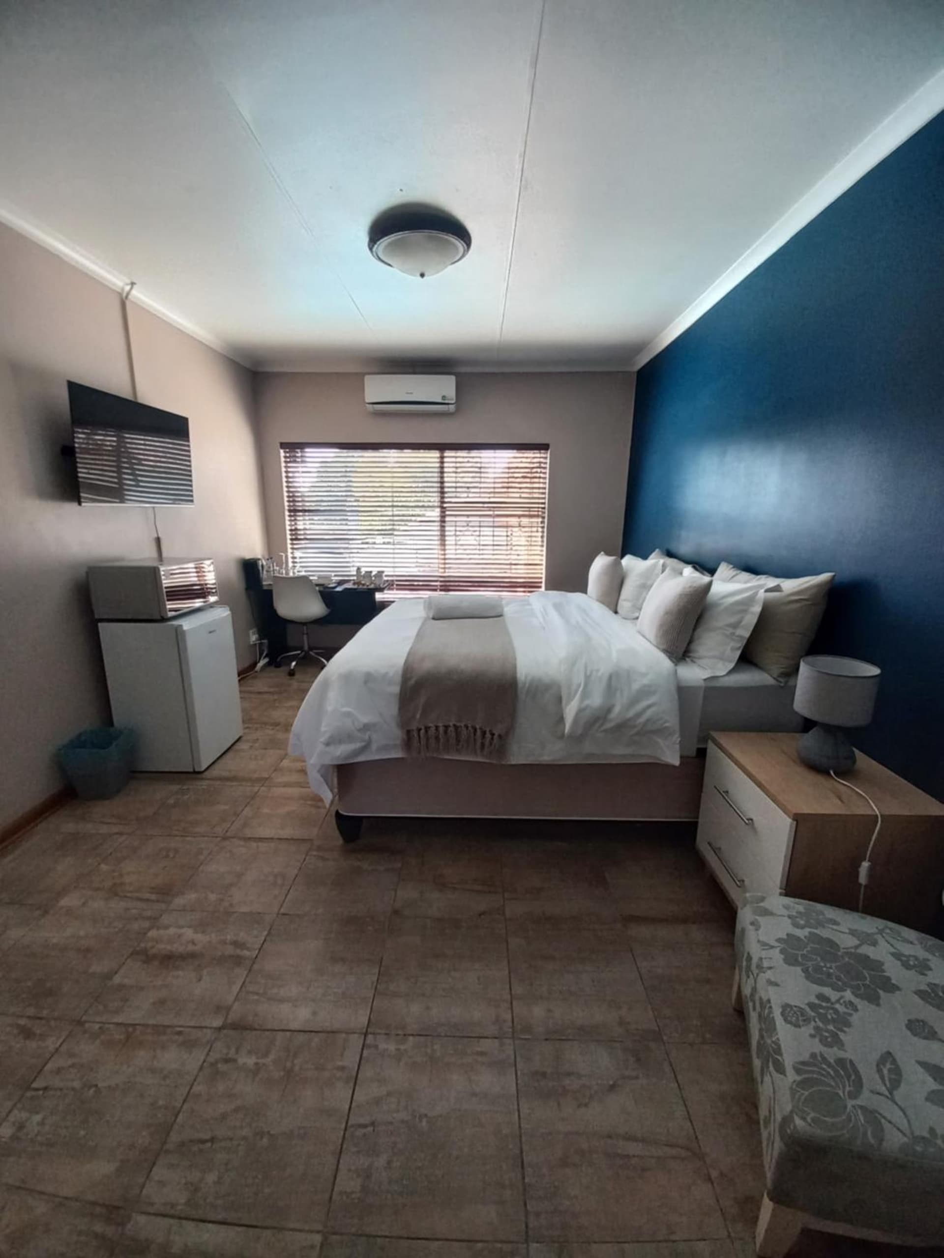 28 at Van Den Bos International Guesthouse
